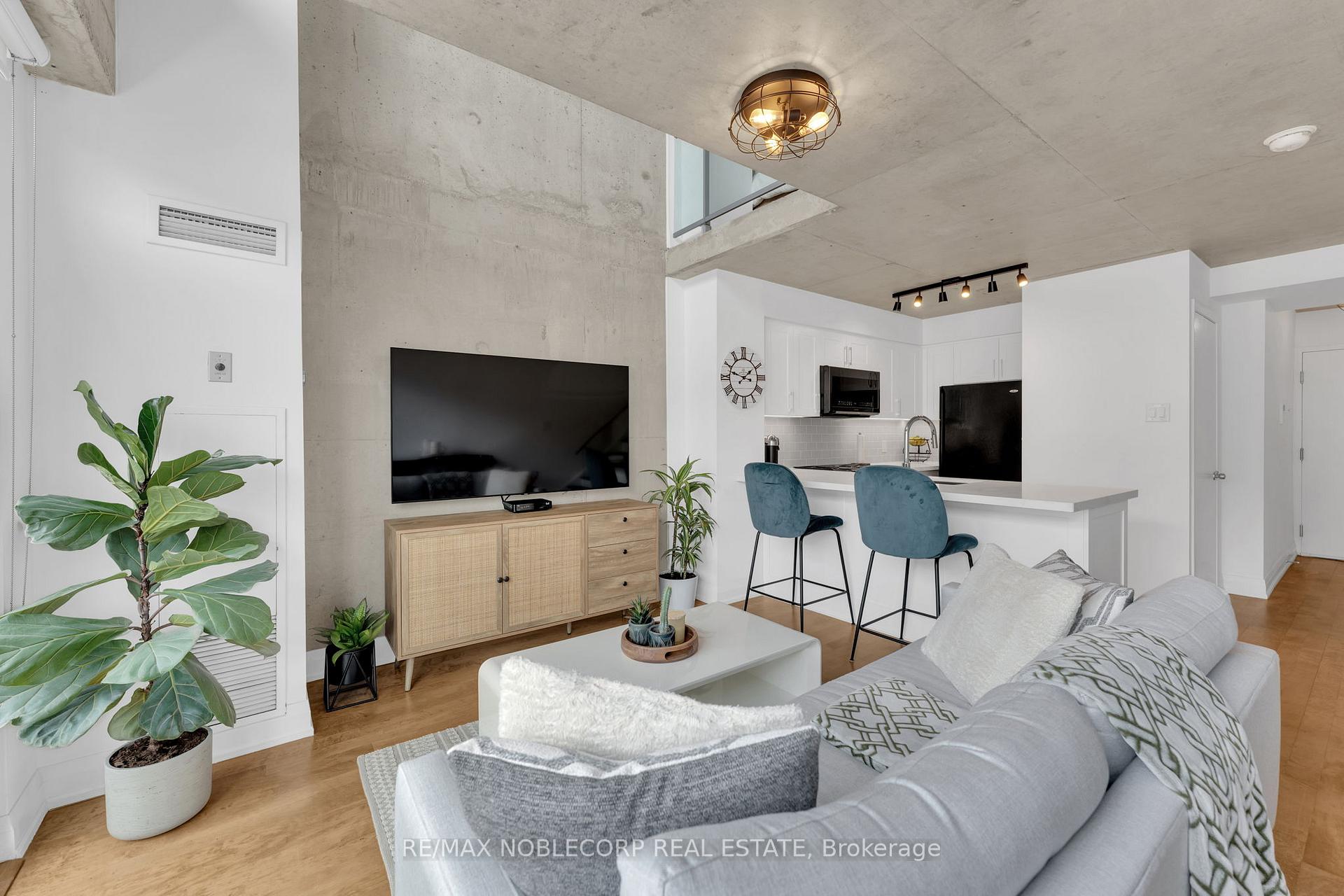 2 Bedrooms Condo at 954 King, Toronto For sale