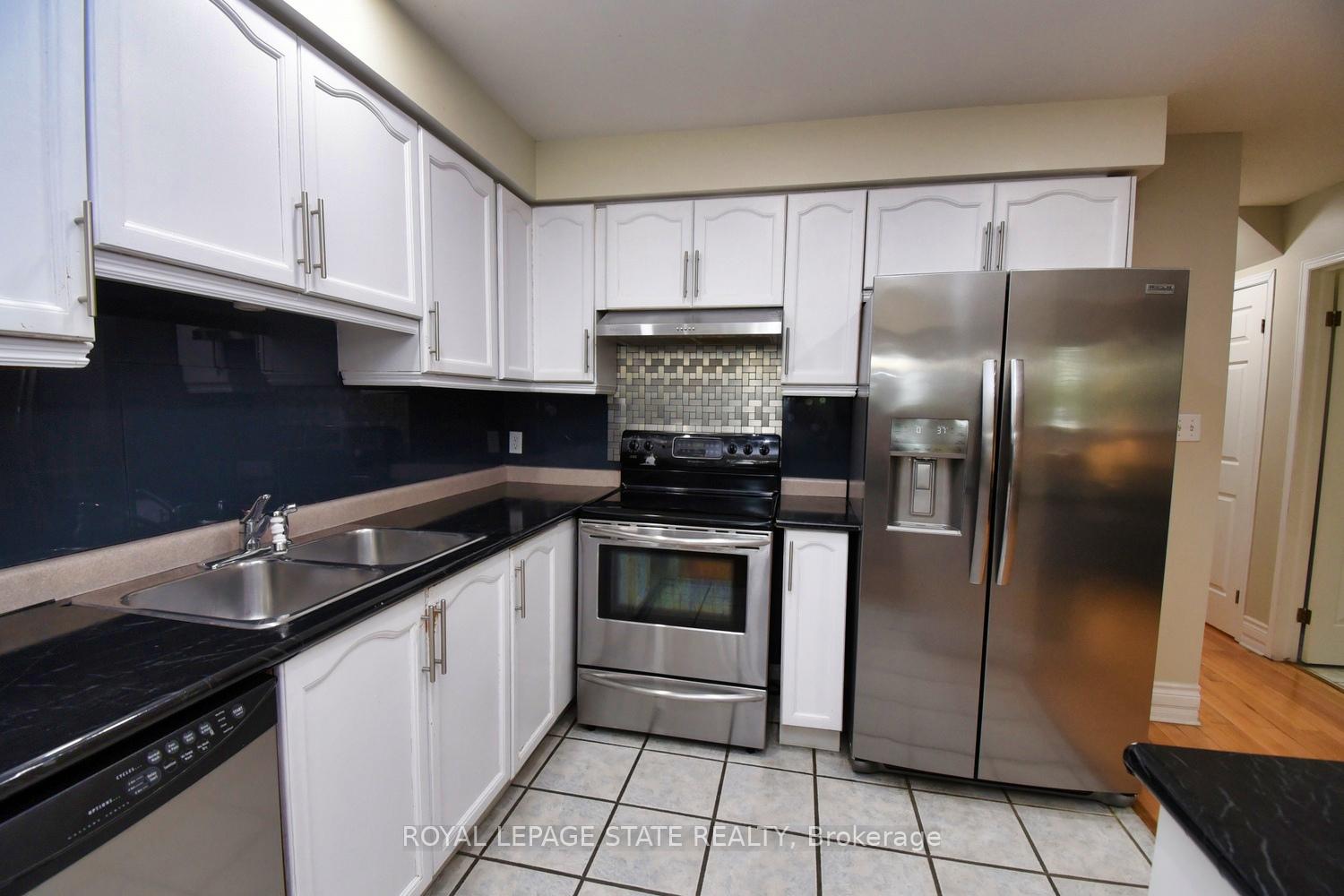 3 Bedrooms Condo at 565 Rymal, Hamilton For sale