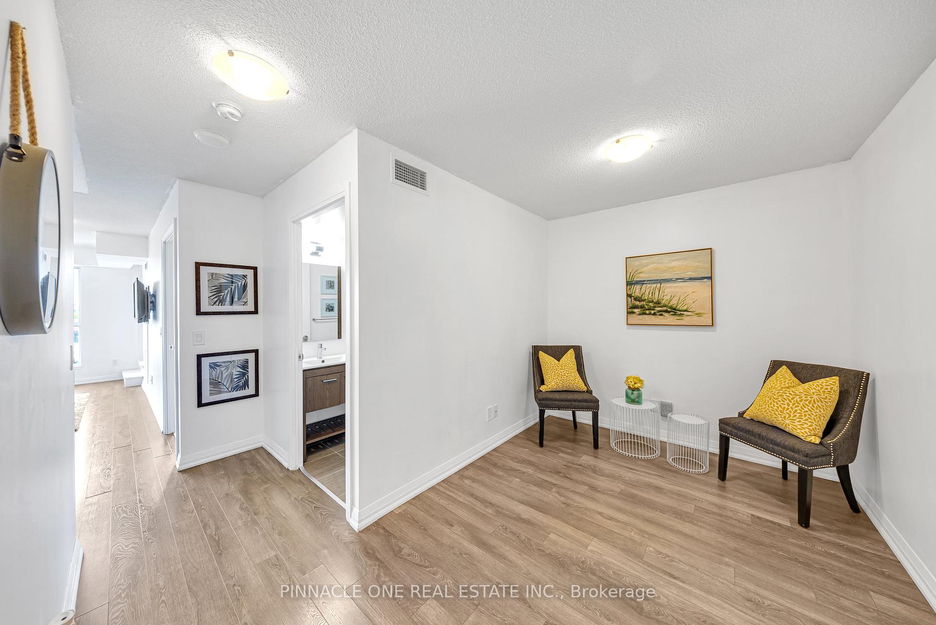 2 Bedrooms Condo at 30 Meadowglen, Toronto For sale