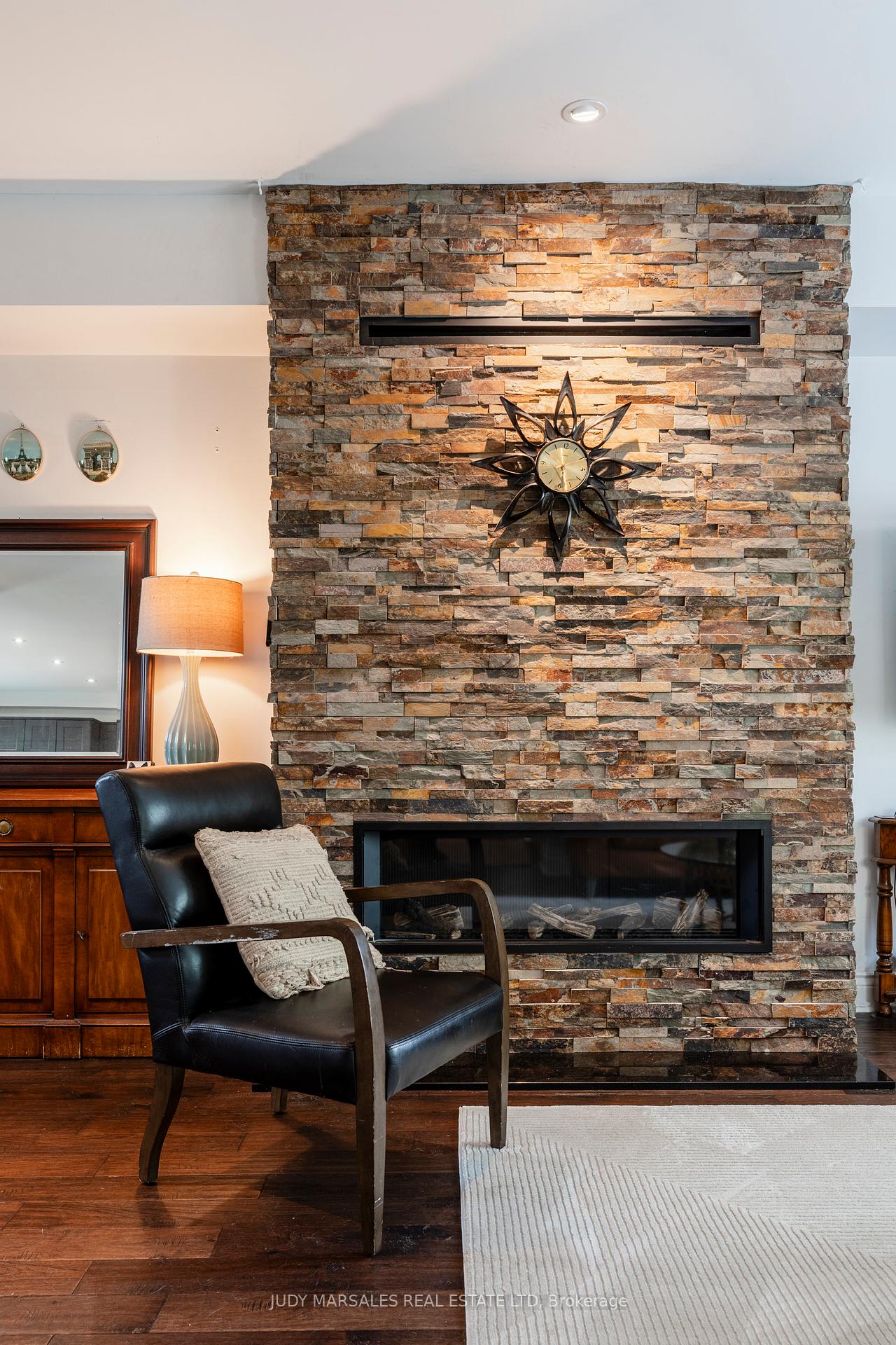 3 Bedrooms Condo at 100 Beddoe, Hamilton For sale