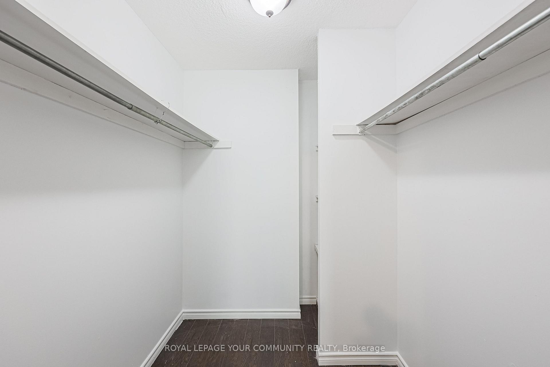 2 Bedrooms Condo at 10 Tobermory, Toronto For sale