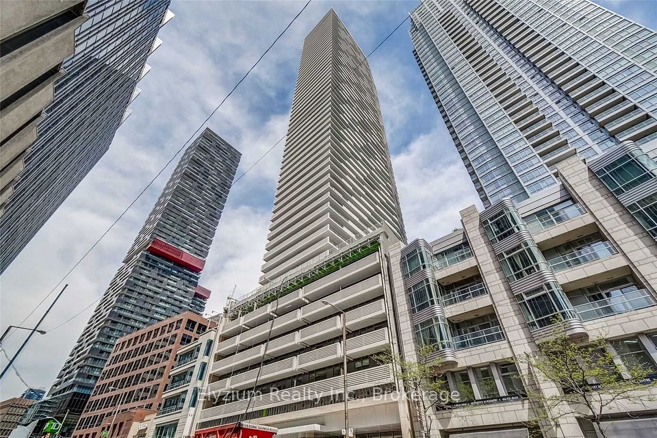 2221 Yonge
