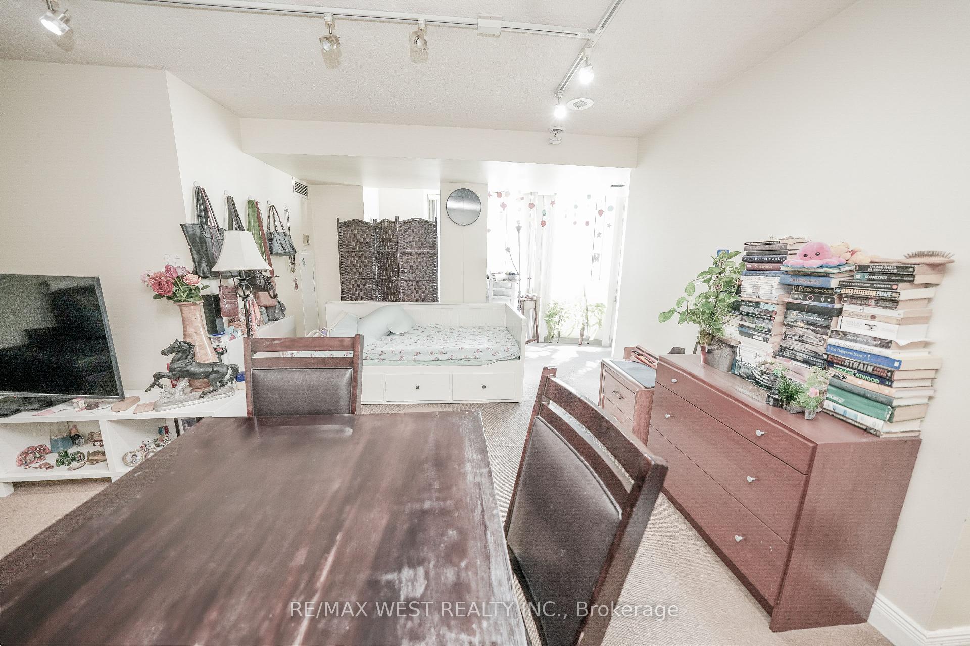 2 Bedrooms Condo at 1470 Midland, Toronto For sale