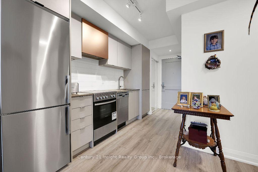 1 Bedroom Condo at 10 Gibbs,  Toronto For sale