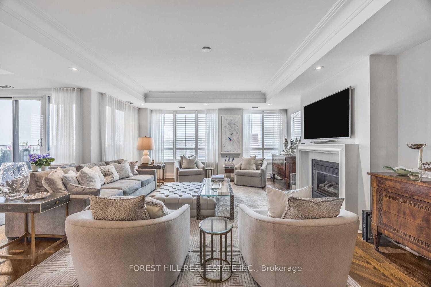 2 Bedrooms Condo at 155 St Clair, Toronto For sale