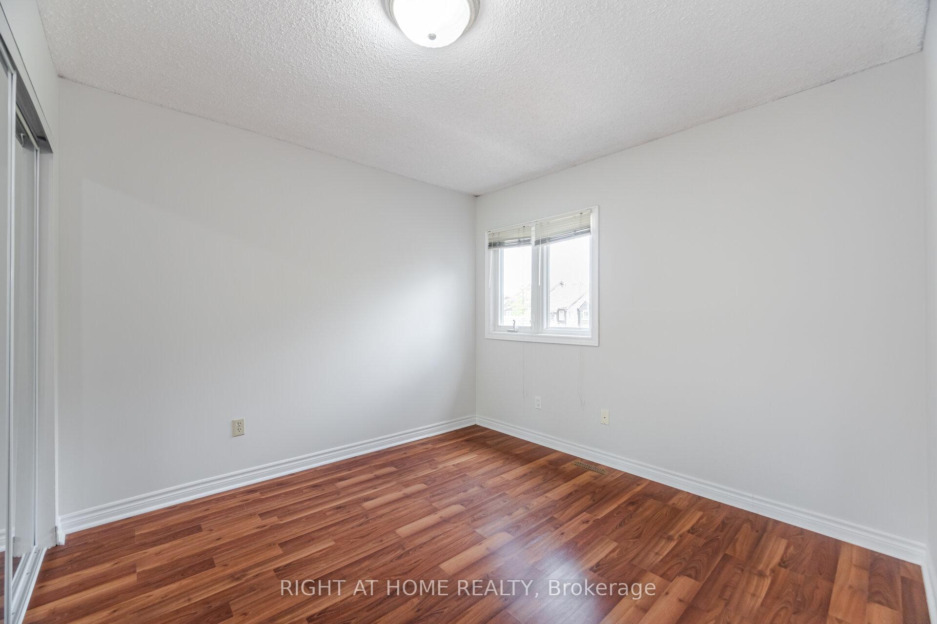 3 Bedrooms Condo at 3600 Colonial, Mississauga For sale