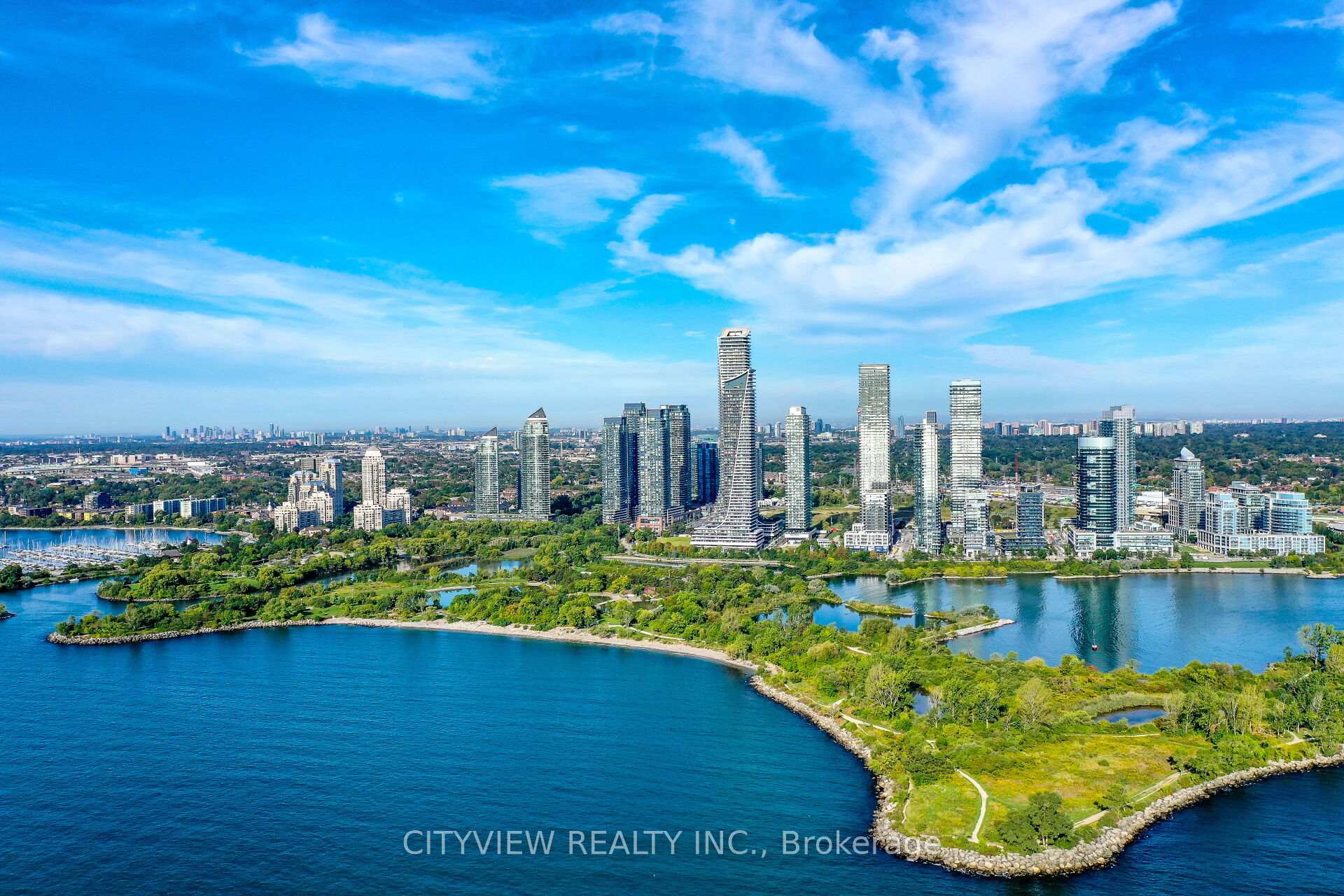 3 Bedrooms Condo at 90 Parklawn, Toronto For sale
