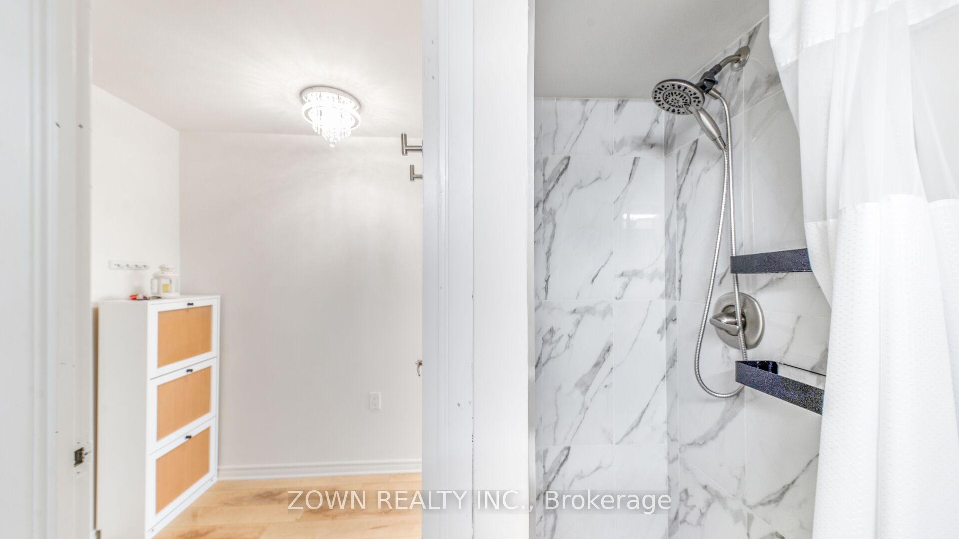 3 Bedrooms Condo at 15 Maplewood, Toronto For sale