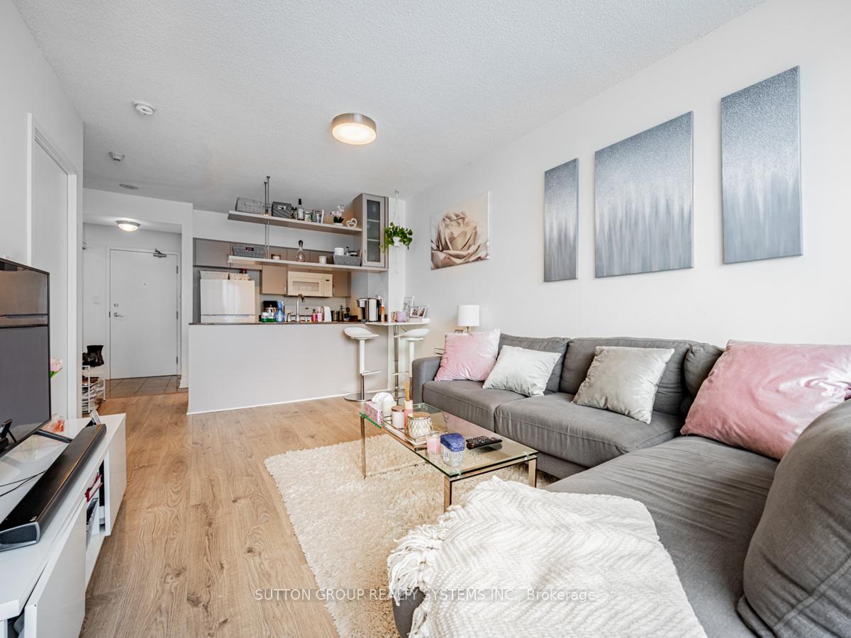 1 Bedroom Condo at 5 Mariner, Toronto For sale