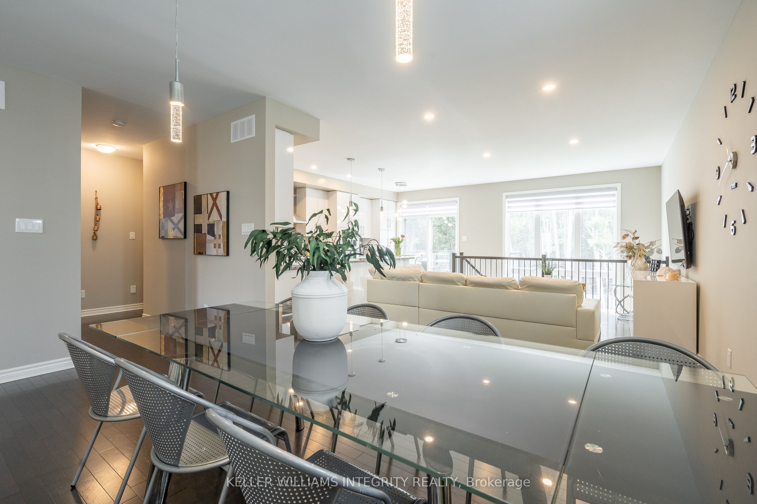 1126 Beckett Crescent