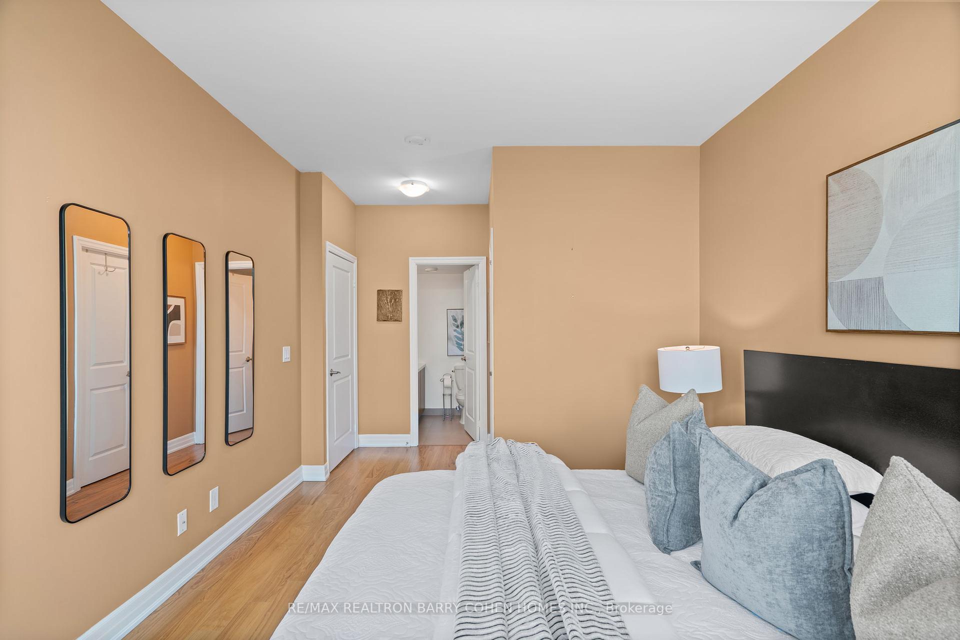 3 Bedrooms Condo at 500 St Clair, Toronto For sale