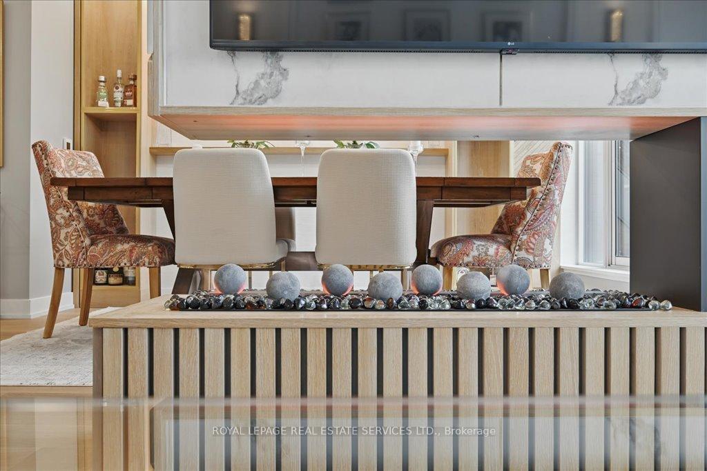 3 Bedrooms Condo at 2489 Taunton, Oakville For sale