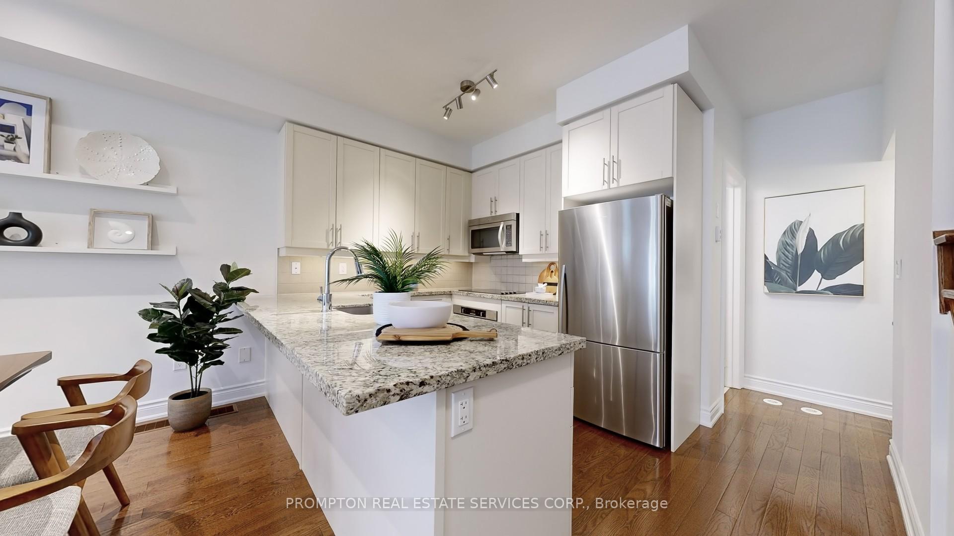 4 Bedrooms Condo at 30 Hargrave, Toronto For sale