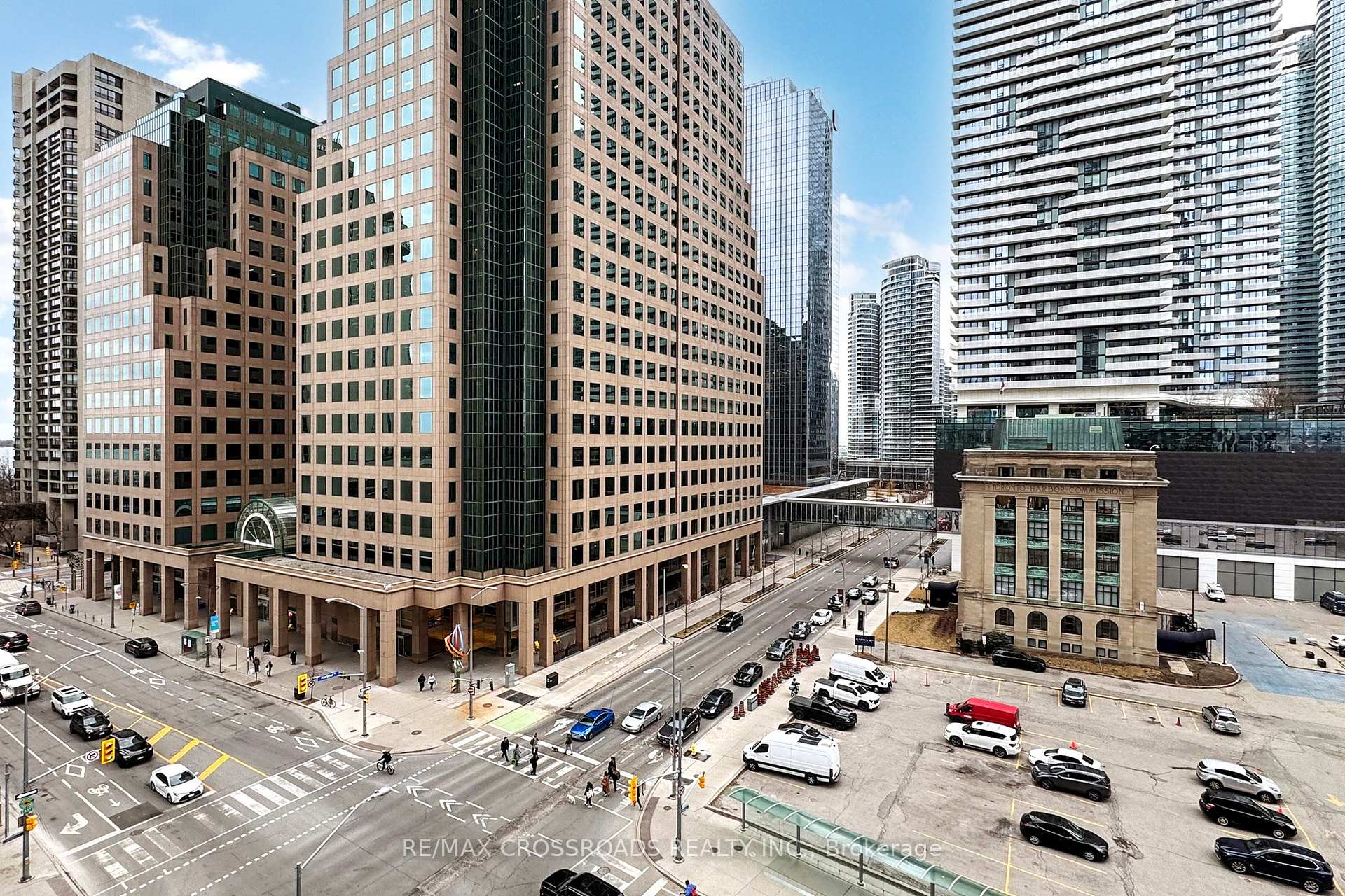 2 Bedrooms Condo at 33 Bay, Toronto For sale