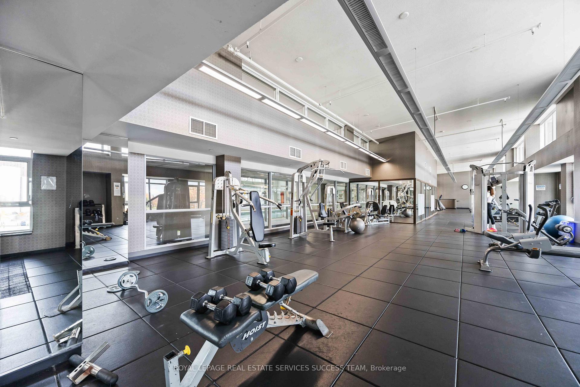 2 Bedrooms Condo at 25 Town Centre,  Toronto For sale