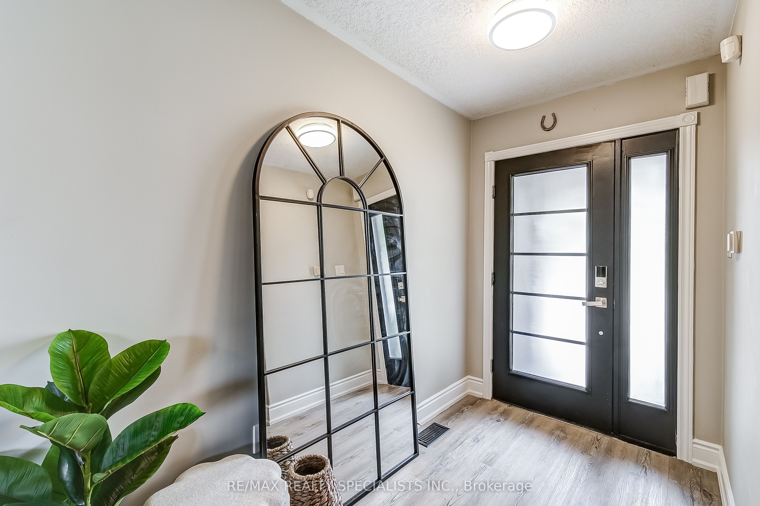 8 Wyman Crescent