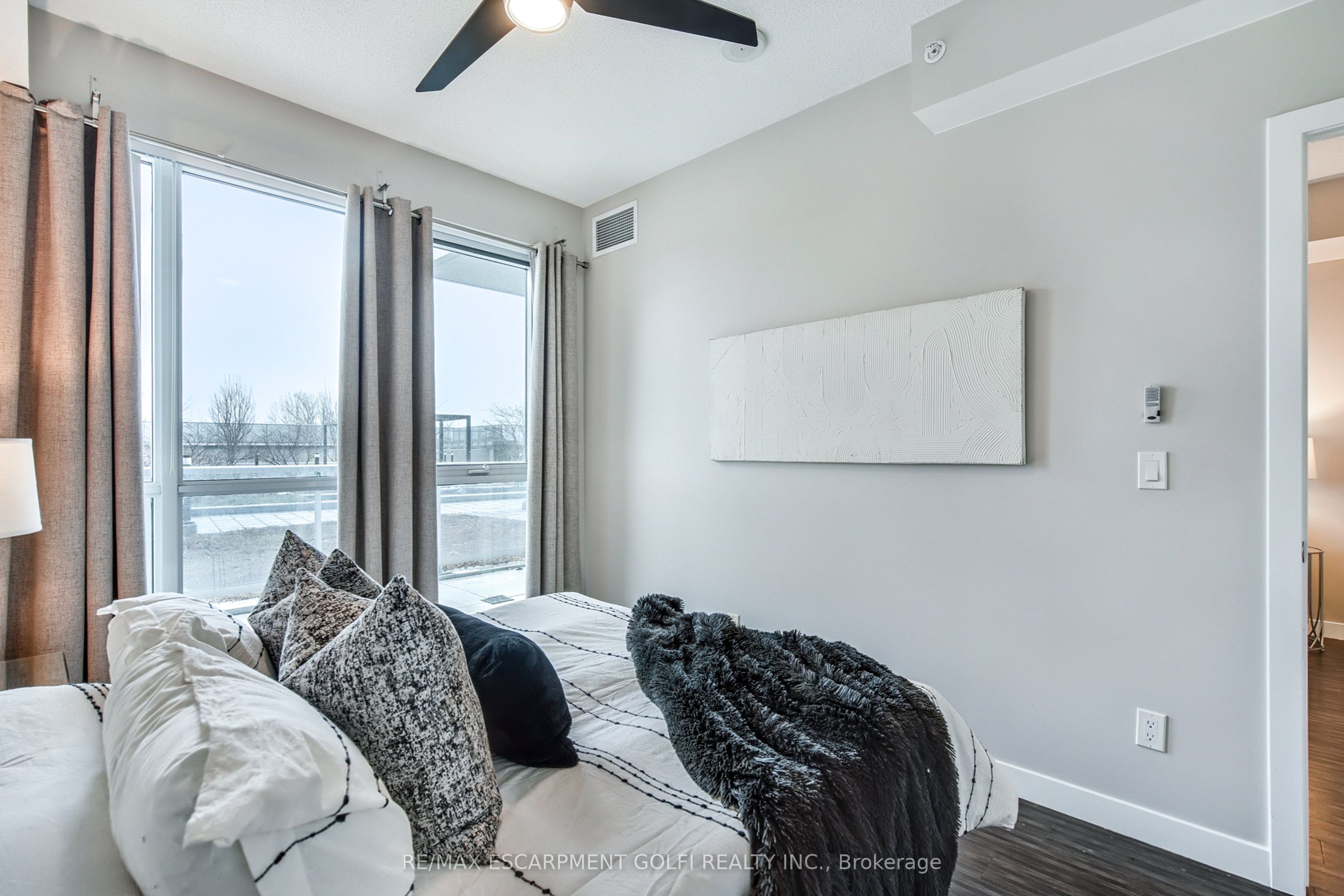 2093 Fairview Street, #408