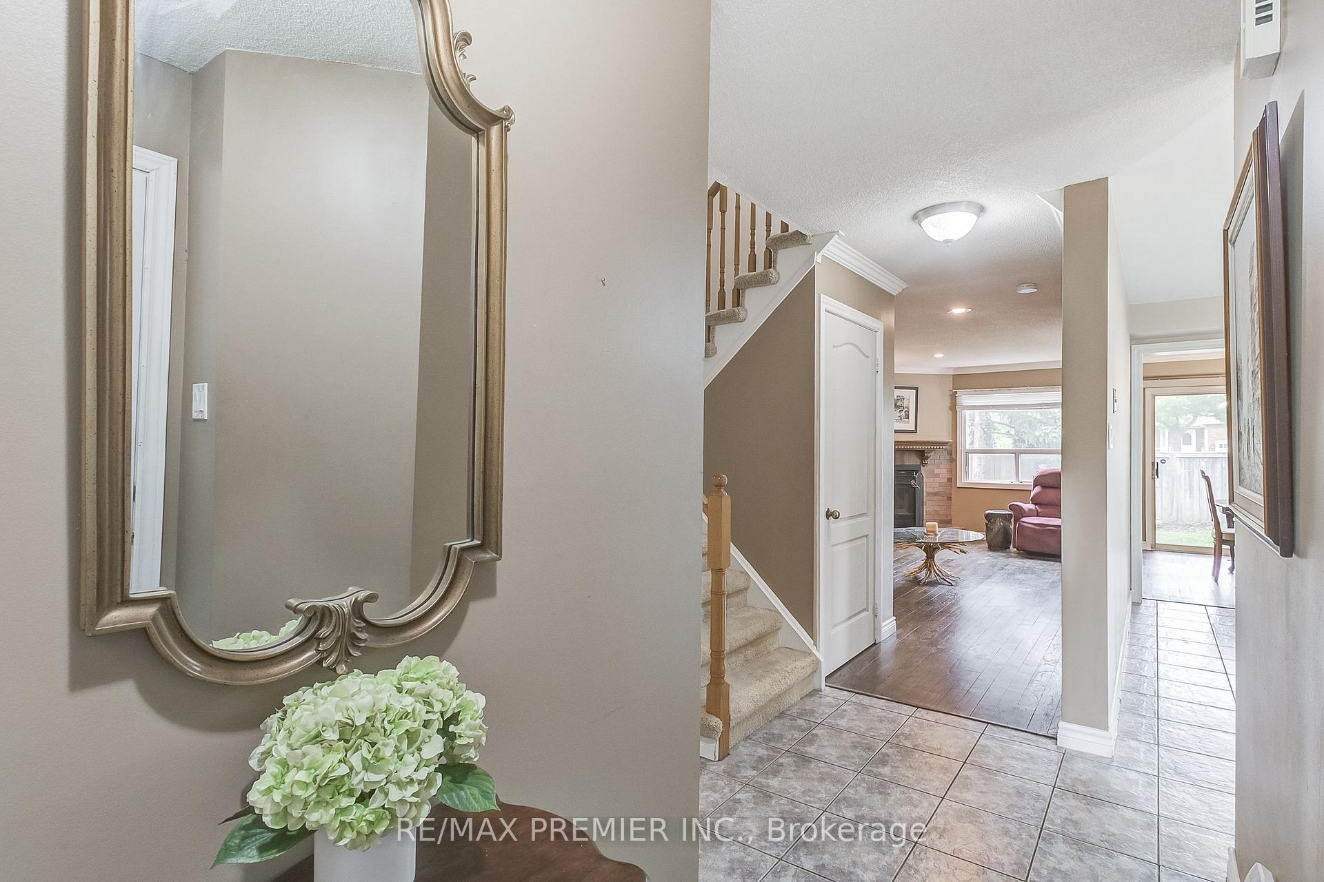 4 Bedrooms Condo at 3600 Colonial, Mississauga For sale