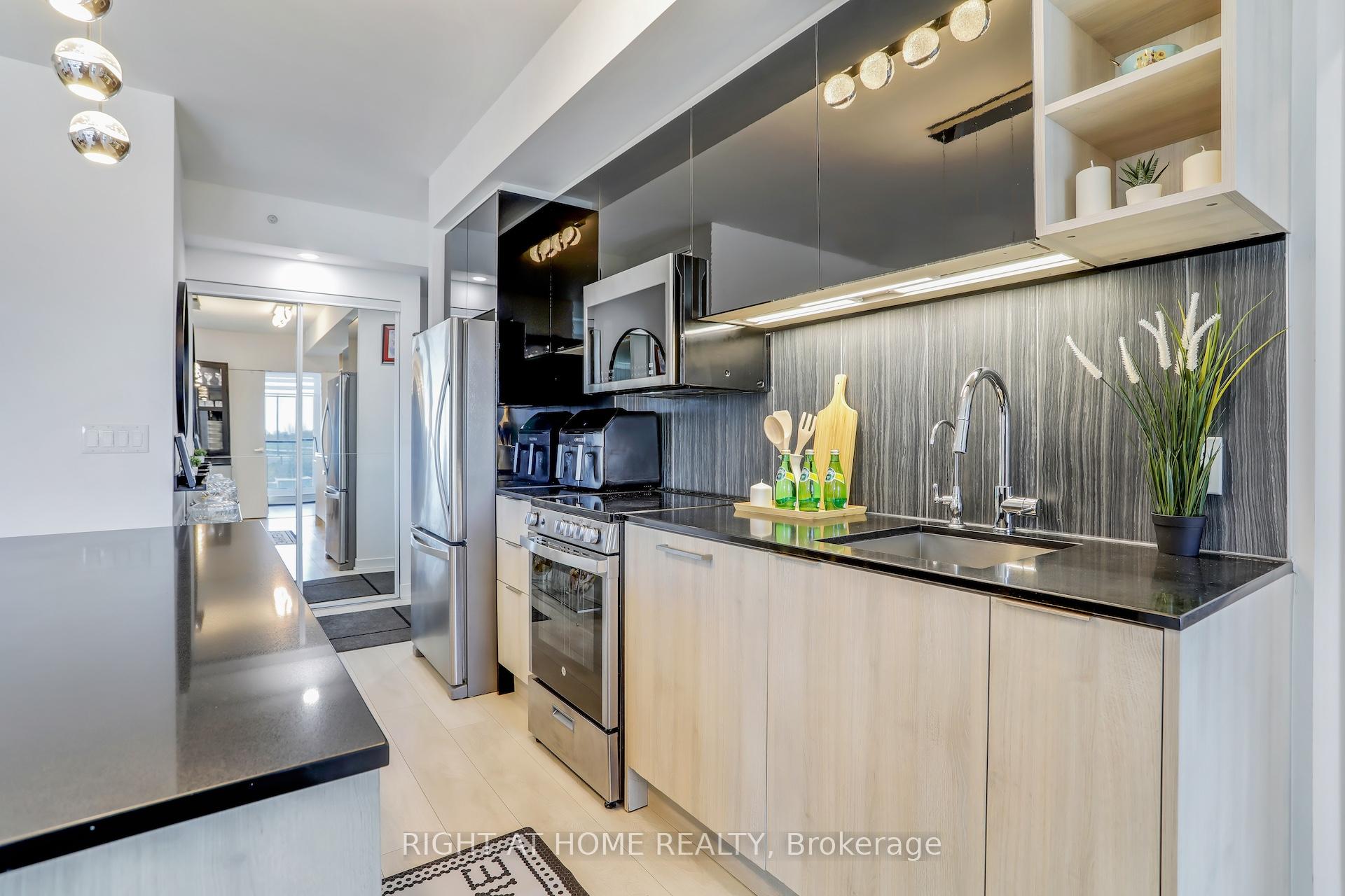 4 Bedrooms Condo at 31 Tippett, Toronto For sale