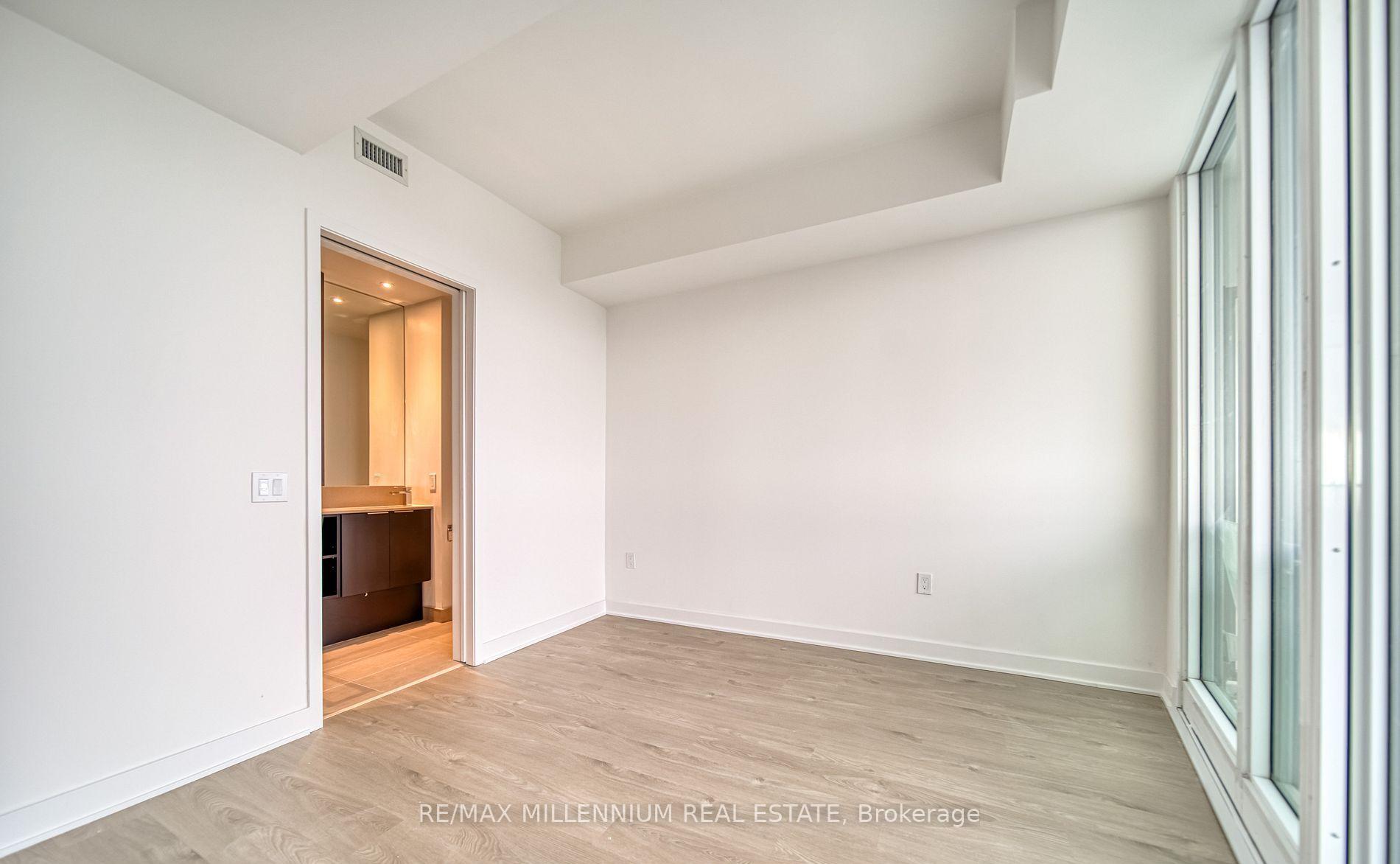 2 Bedrooms Condo at 3900 Confederation, Mississauga For sale