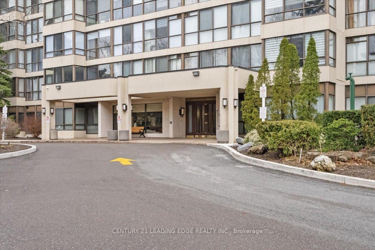 3 Bedrooms Condo at 131 TORRESDALE,  Toronto For sale