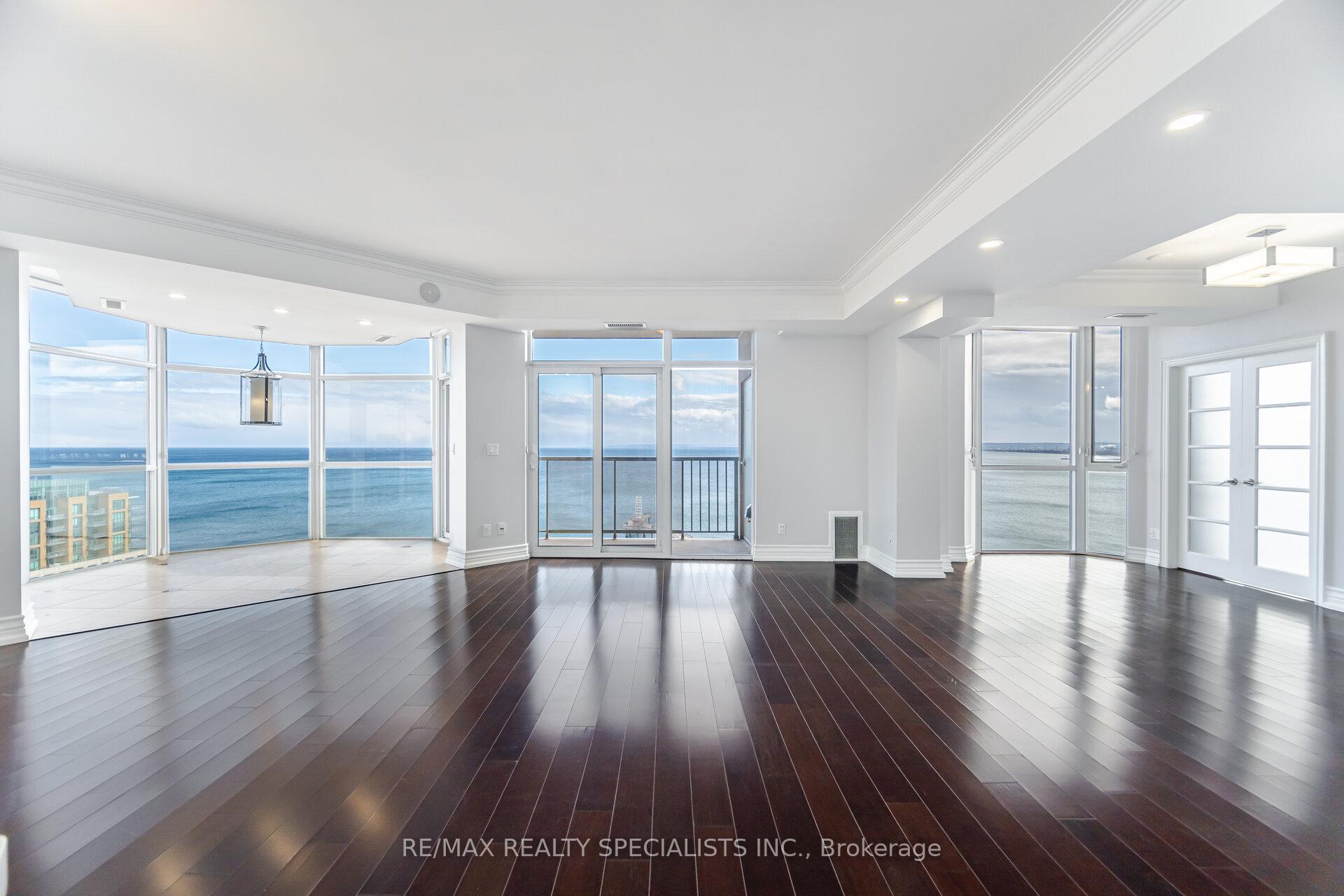 3 Bedrooms Condo at 1477 Lakeshore,  Burlington For sale