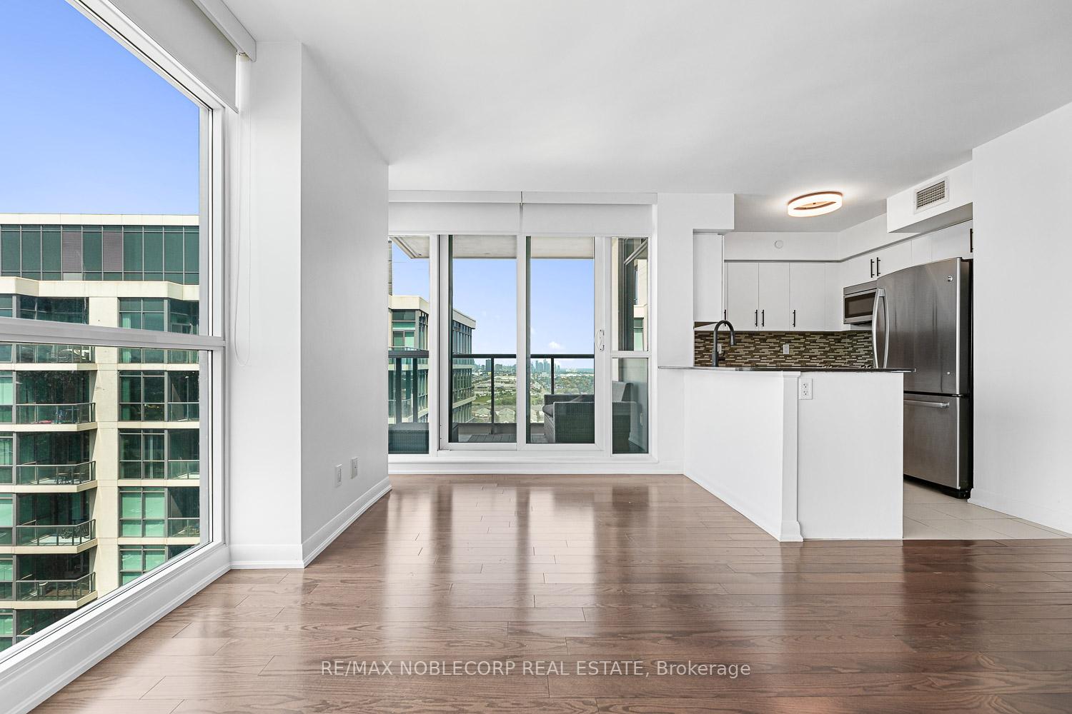 2 Bedrooms Condo at 215 Sherway Gardens, Toronto For sale