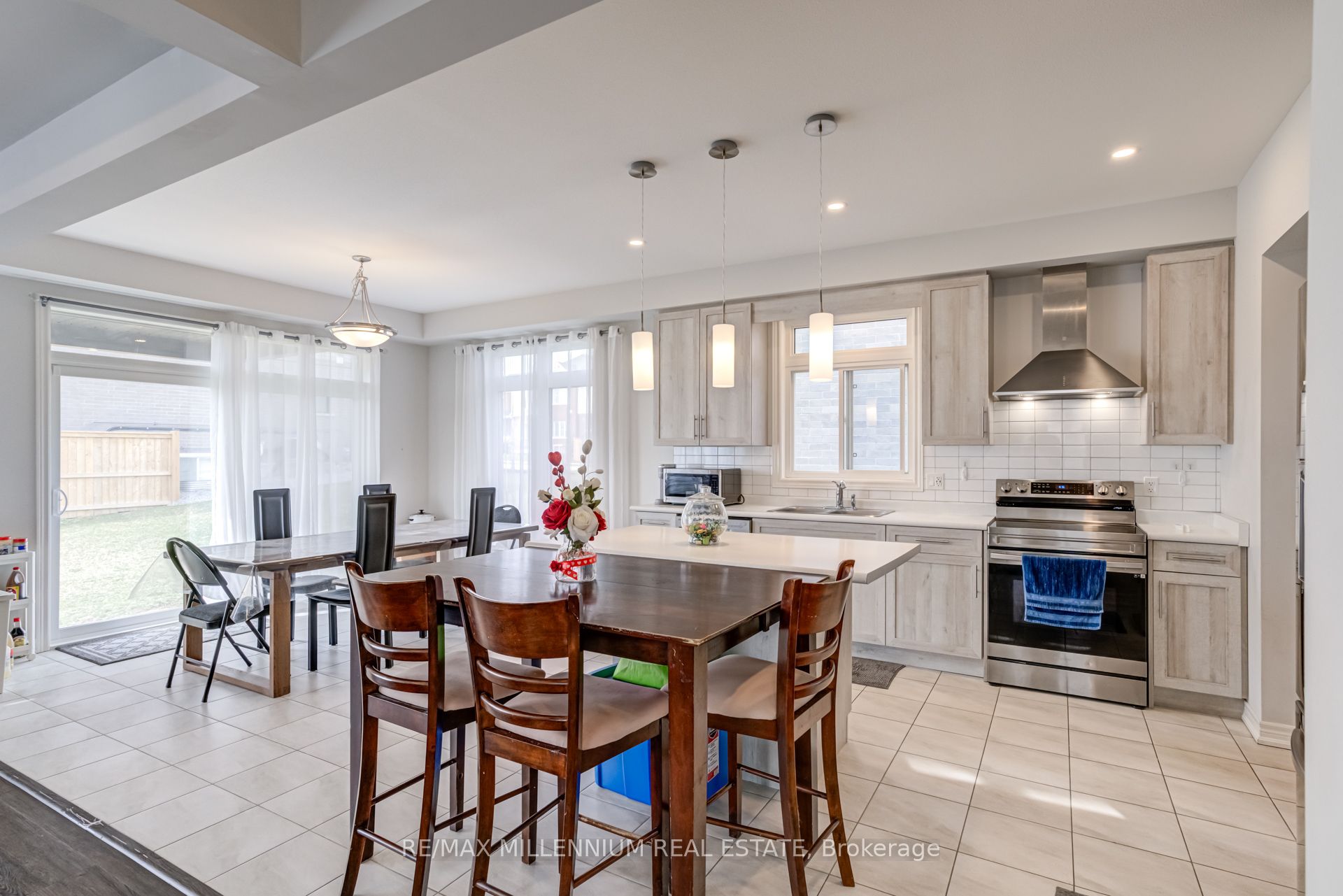 3597 Carolinia Court, Fort Erie, ON L0S 1N0