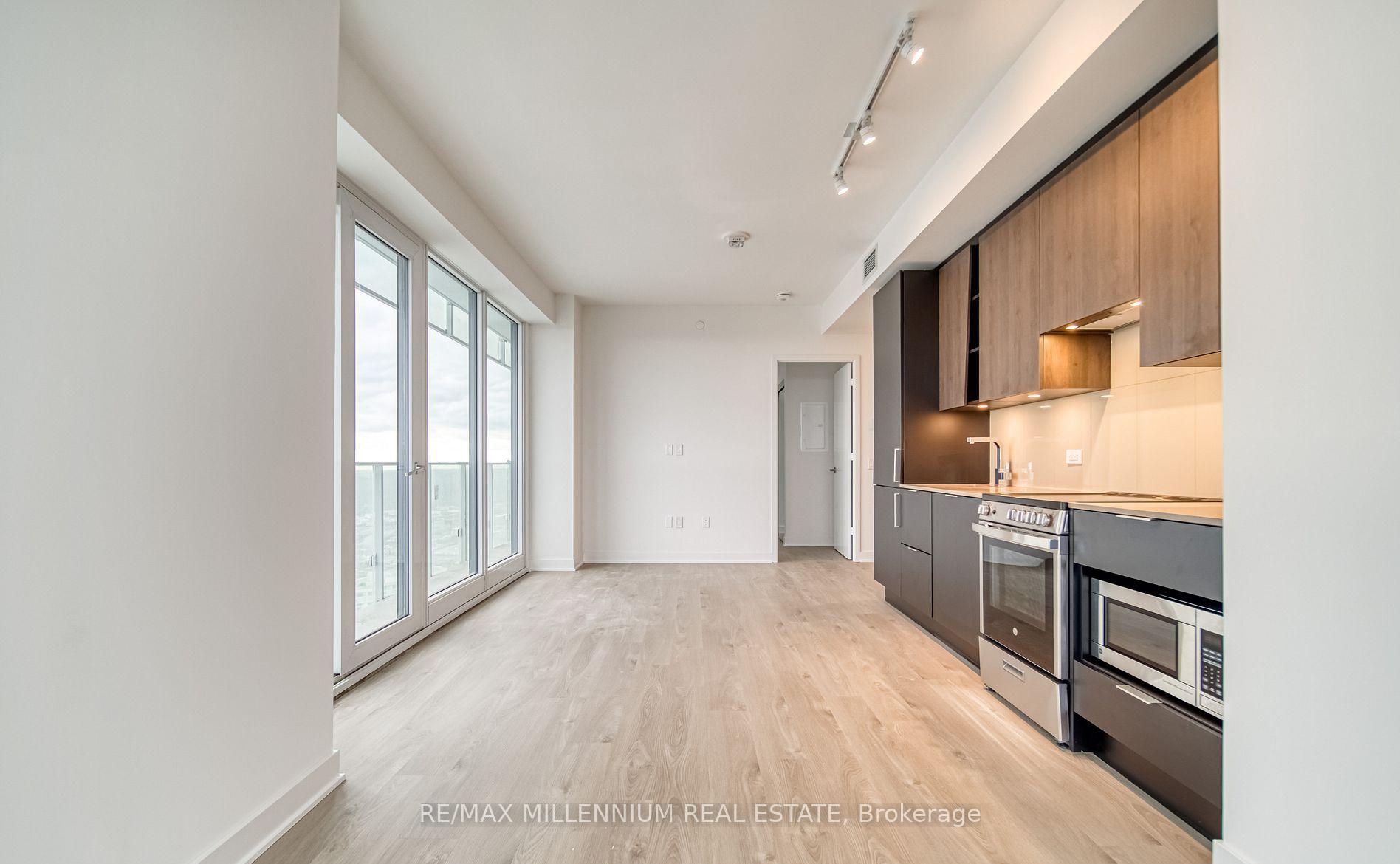 2 Bedrooms Condo at 3900 Confederation, Mississauga For sale