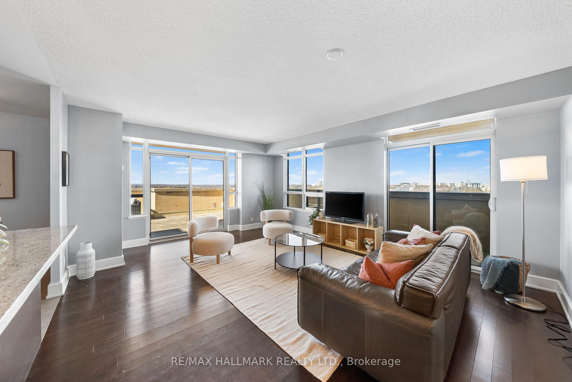 2 Bedrooms Condo at 676 Sheppard, Toronto For sale