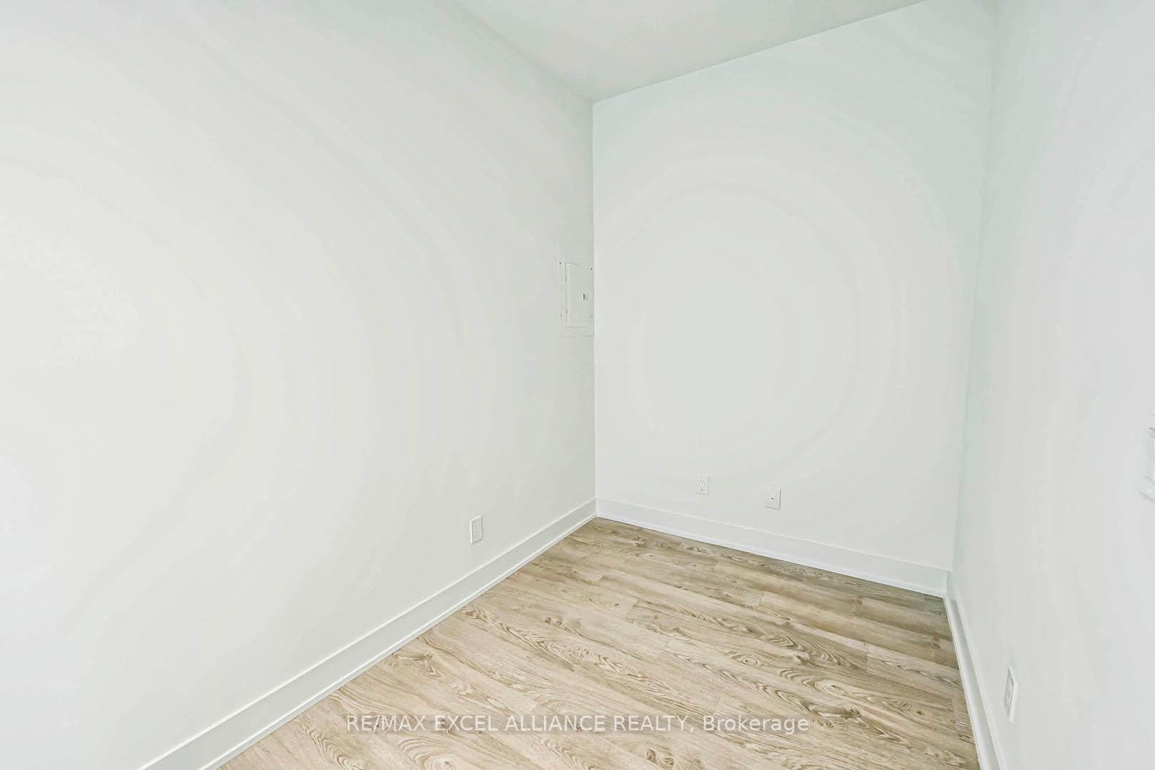 2 Bedrooms Condo at 8 Cumberland,  Toronto For sale