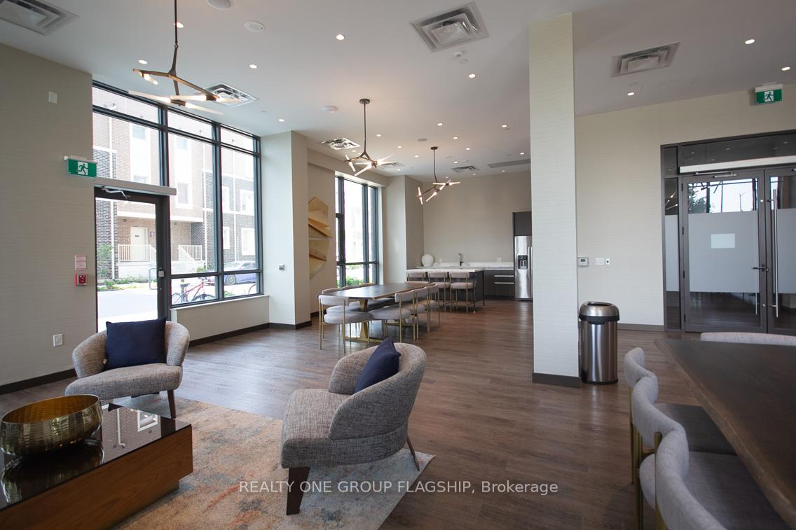 2 Bedrooms Condo at 38 Honeycrisp, Vaughan For sale