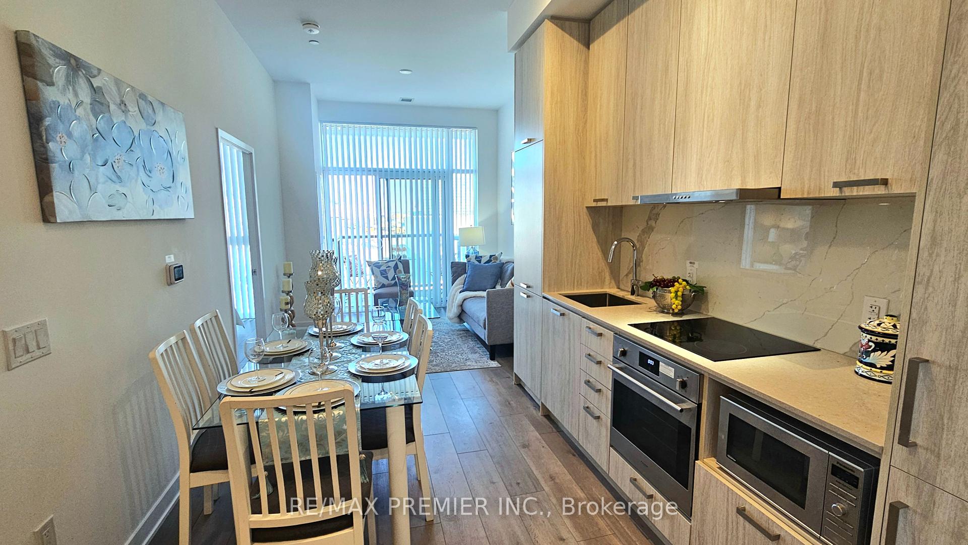 2 Bedrooms Condo at 10 Honeycrisp, Vaughan For sale