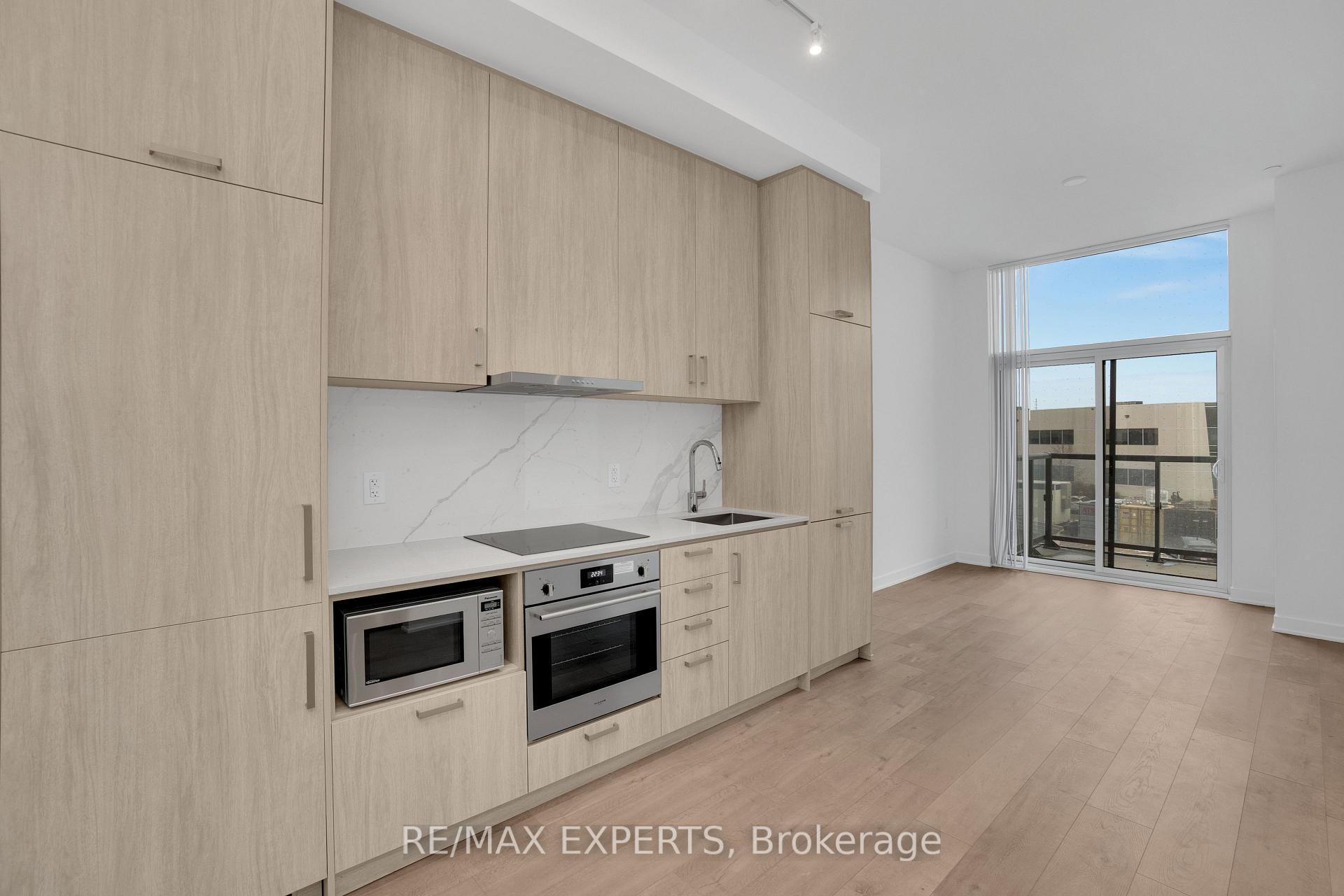 2 Bedrooms Condo at 60 Honeycrisp,  Vaughan For sale