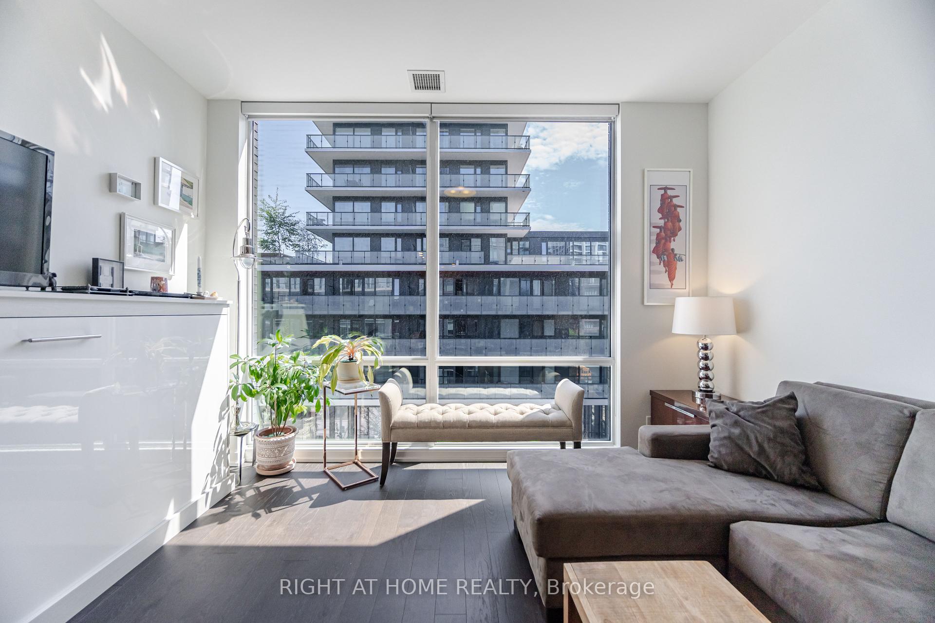 1 Bedroom Condo at 455 Front, Toronto For sale