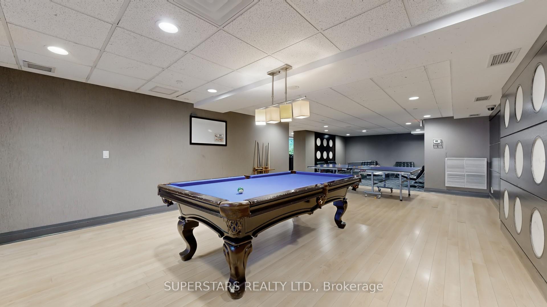 2 Bedrooms Condo at 25 Town Centre, Toronto For sale