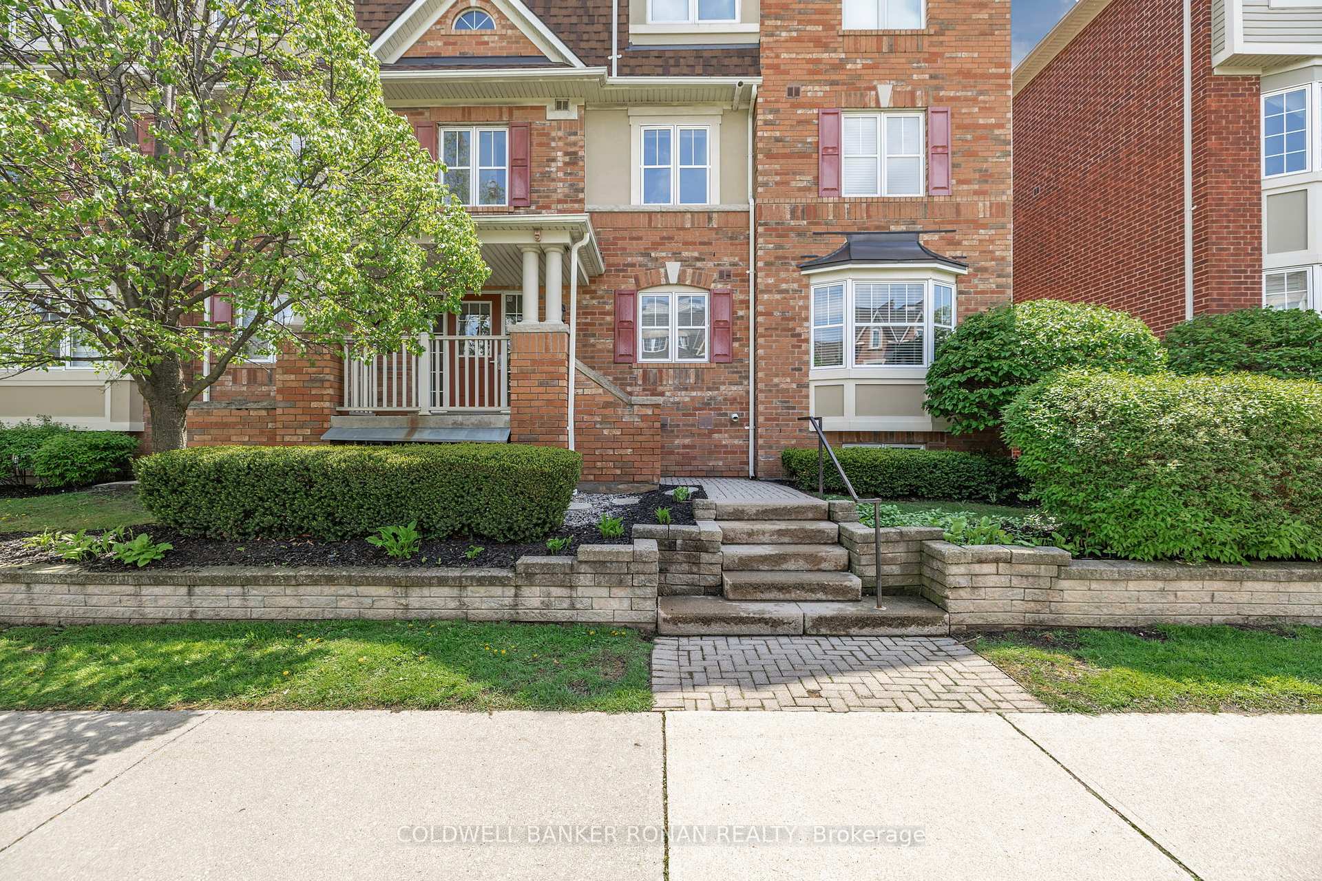 3 Bedrooms Condo at 600 Shoreline, Mississauga For sale