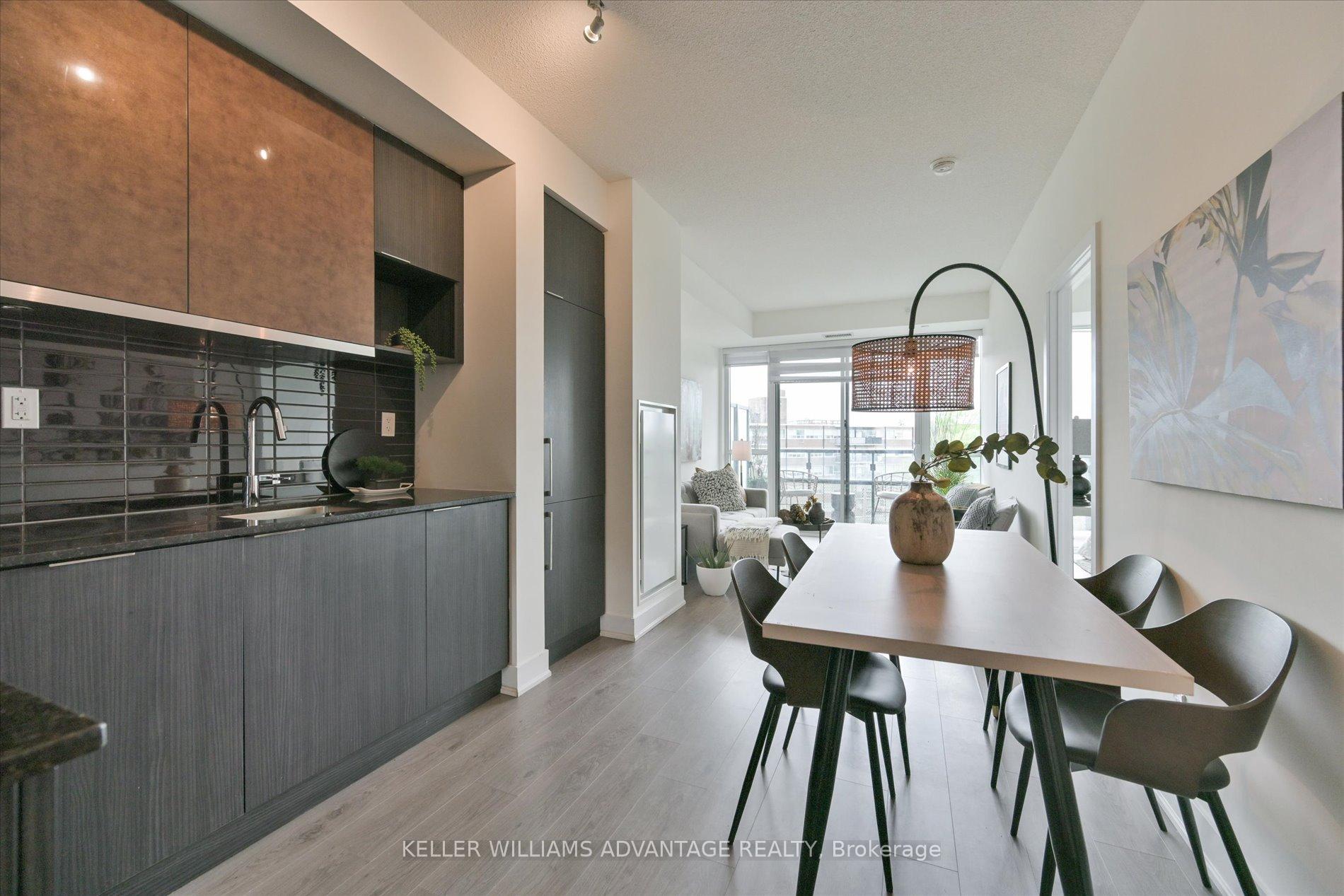 2 Bedrooms Condo at 99 The Donway, Toronto For sale