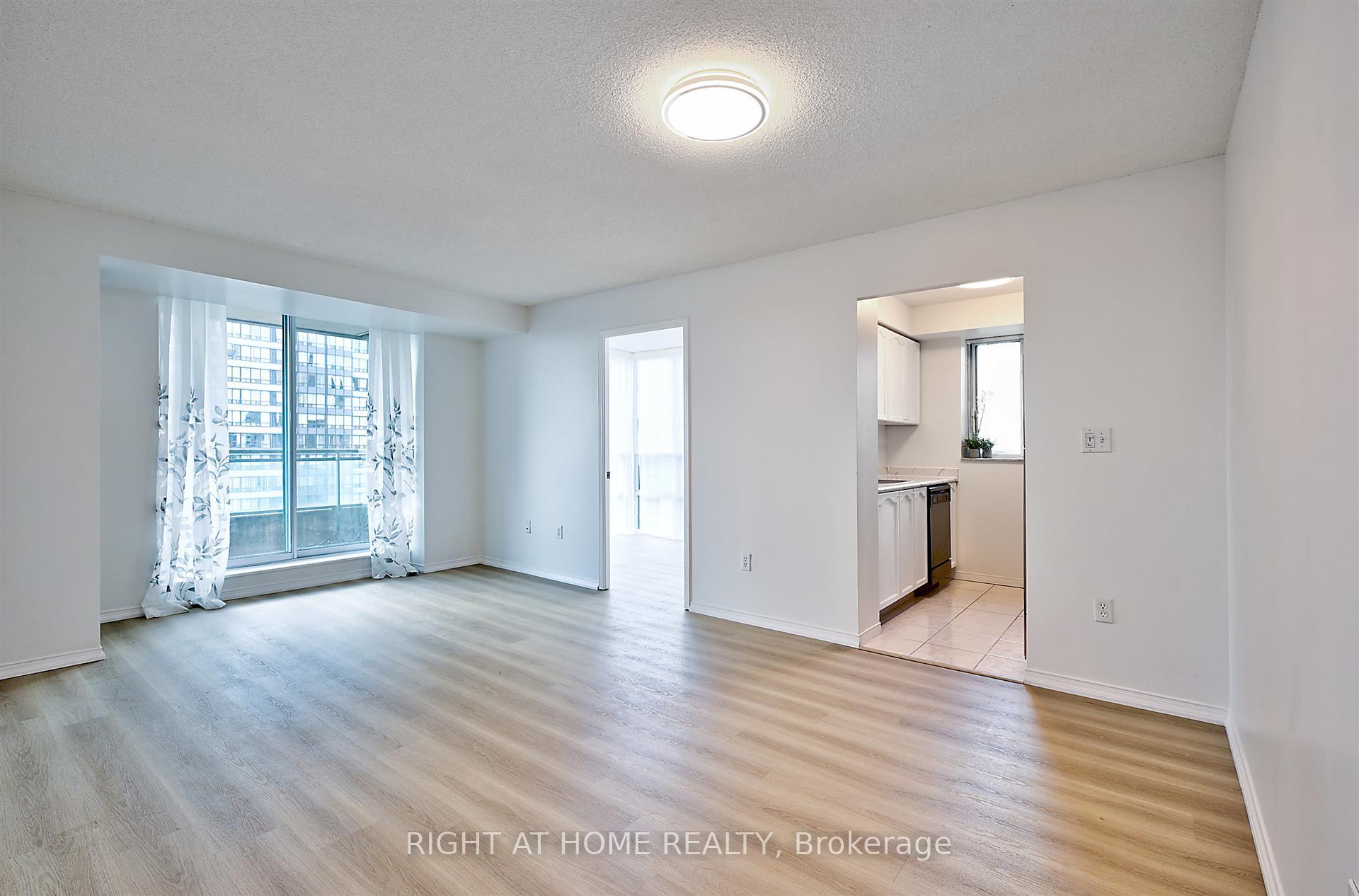 2 Bedrooms Condo at 1 Pemberton, Toronto For sale