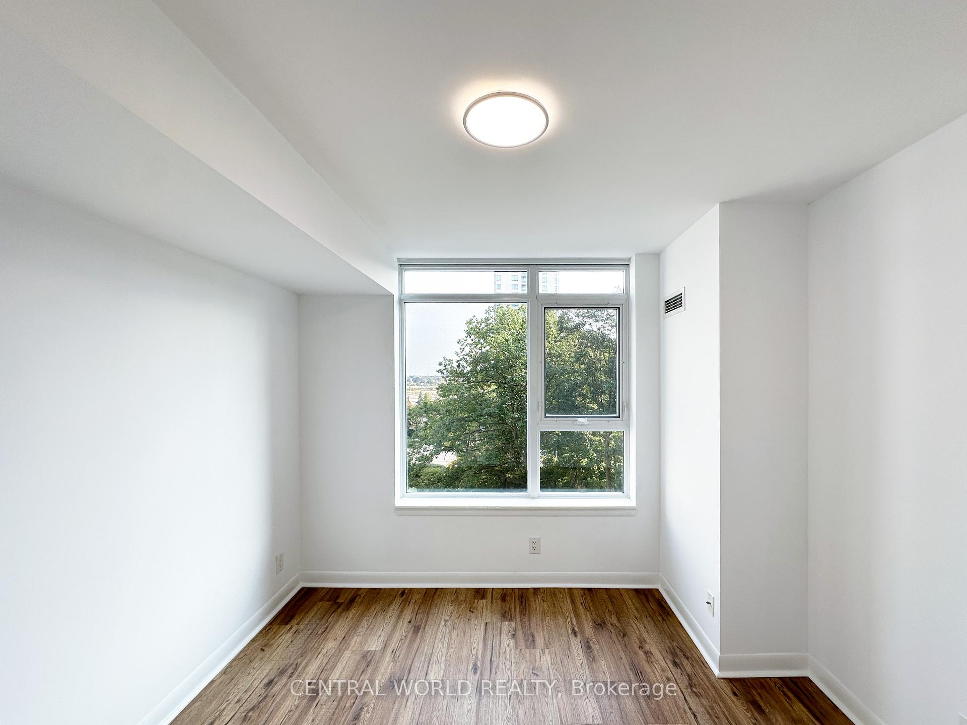 2 Bedrooms Condo at 25 Town Centre,  Toronto For sale