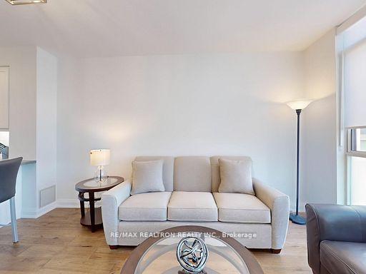 2 Bedrooms Condo at 225 Webb, Mississauga For sale