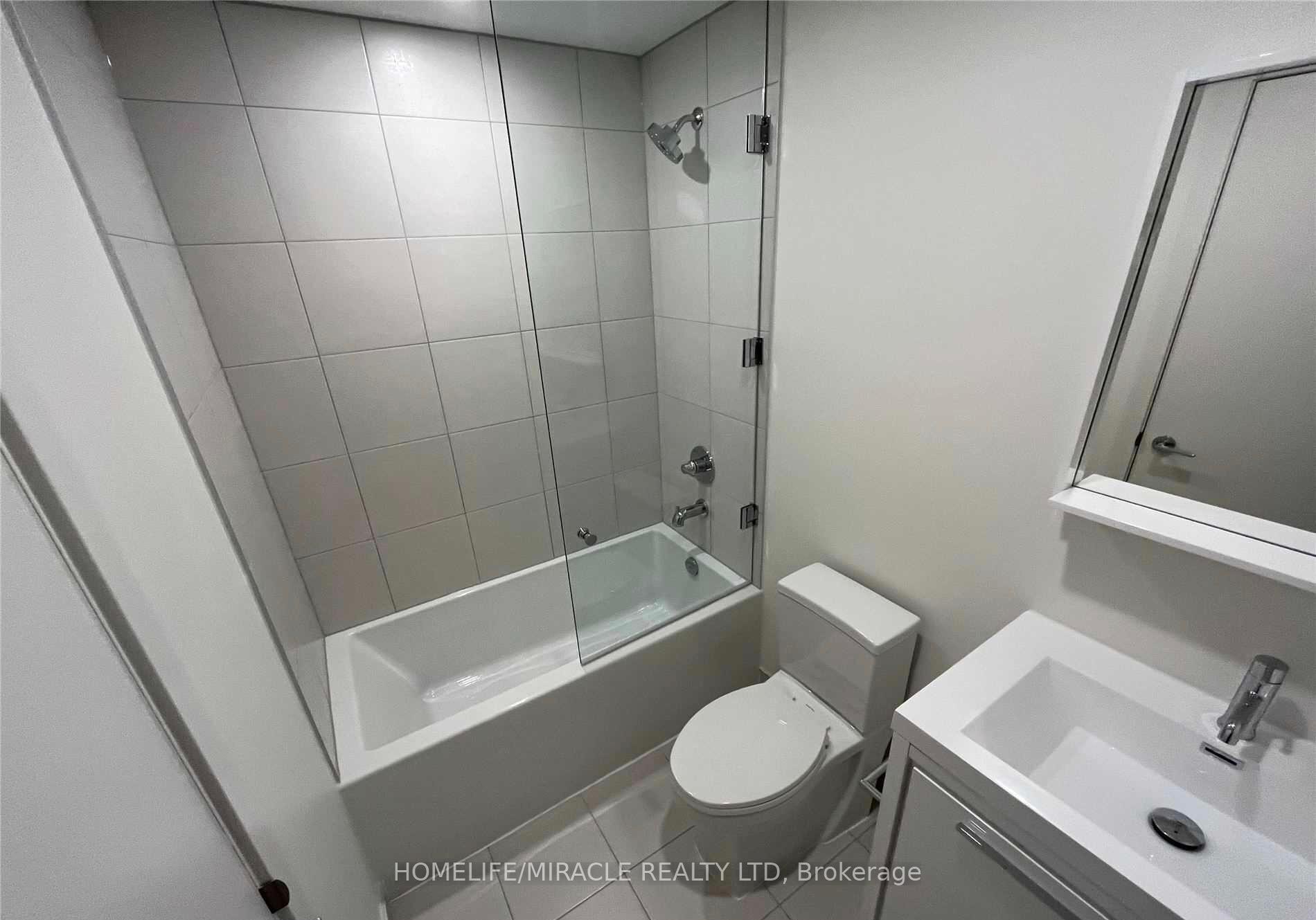 3 Bedrooms Condo at 212 King William, Hamilton For sale