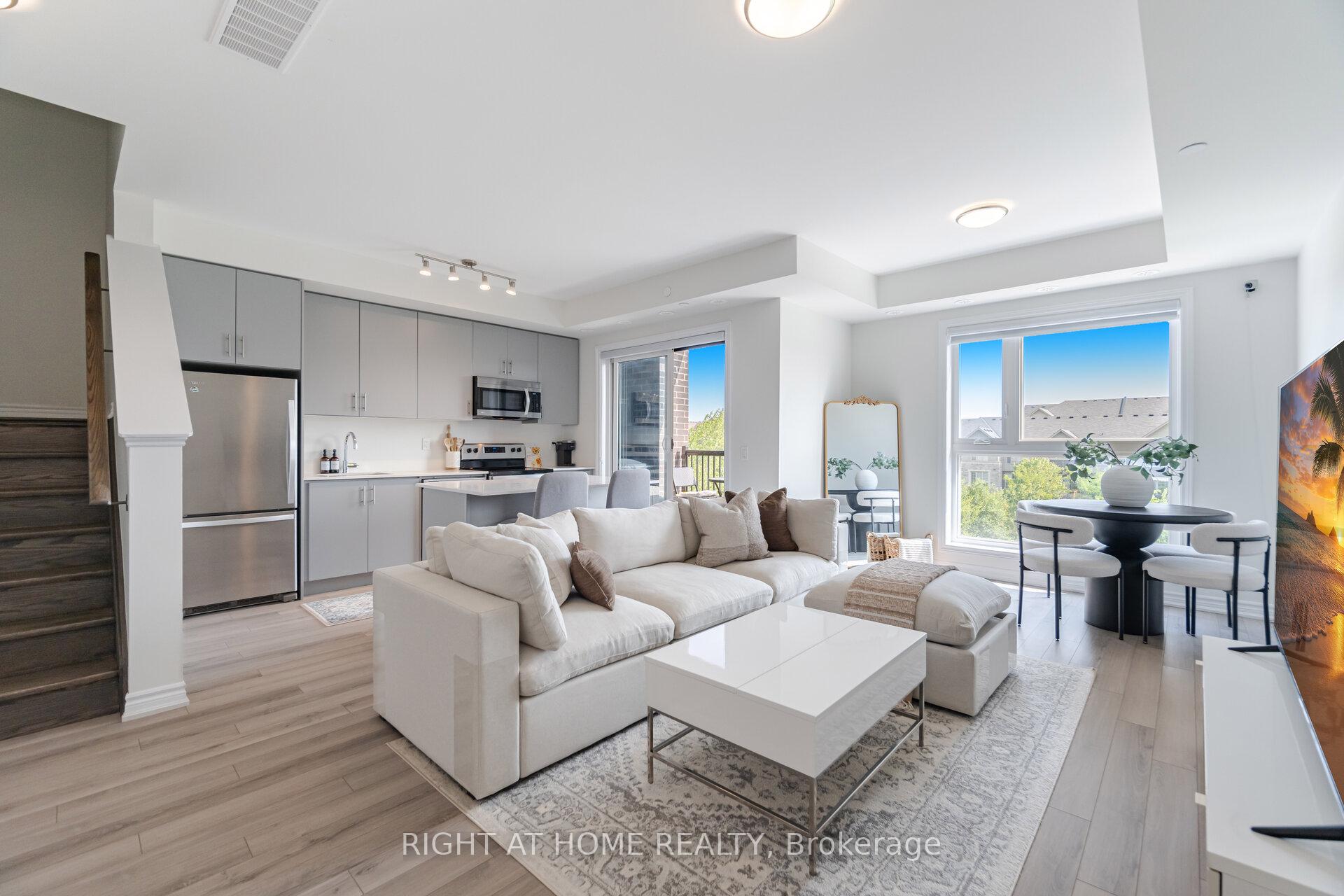 2 Bedrooms Condo at 349 Wheat Boom, Oakville For sale