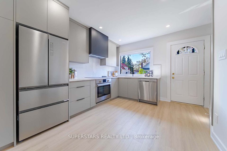 14 Pinegrove Avenue, Toronto, ON M1N 2G4