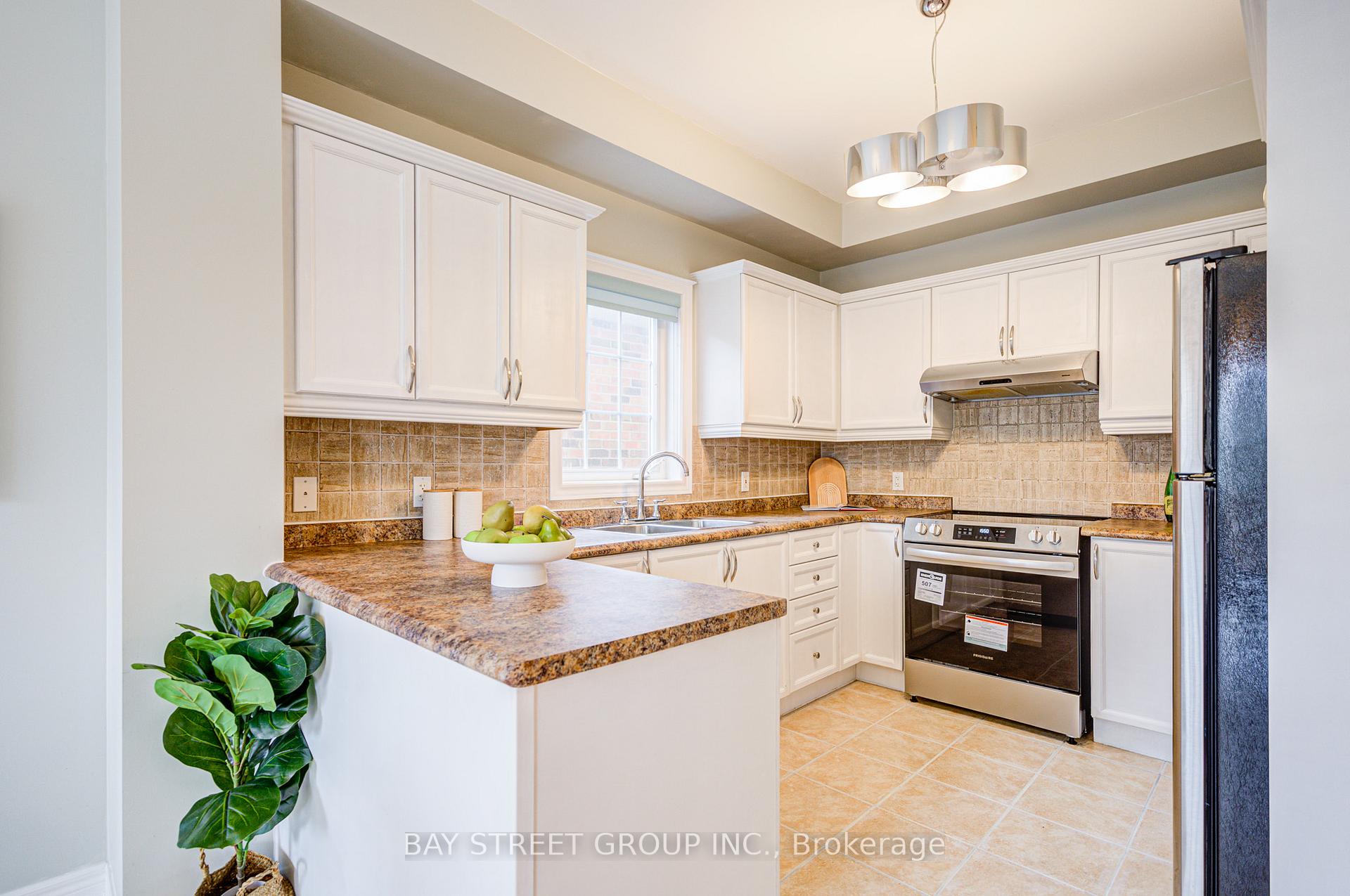 2 Bedrooms Condo at 1085 Harrogate, Hamilton For sale