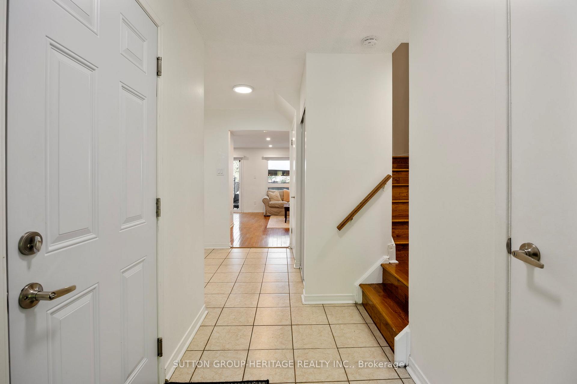 4 Bedrooms Condo at 40 Dundalk, Toronto For sale