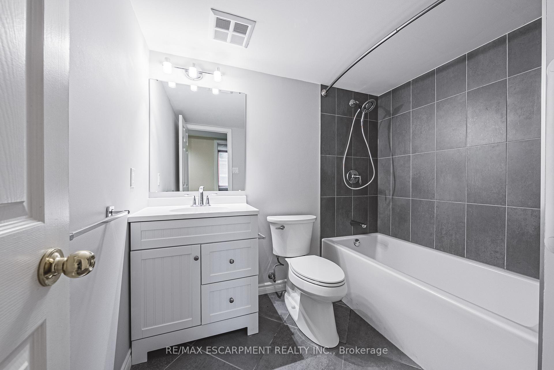 3 Bedrooms Condo at 150 WILSON, Hamilton For sale