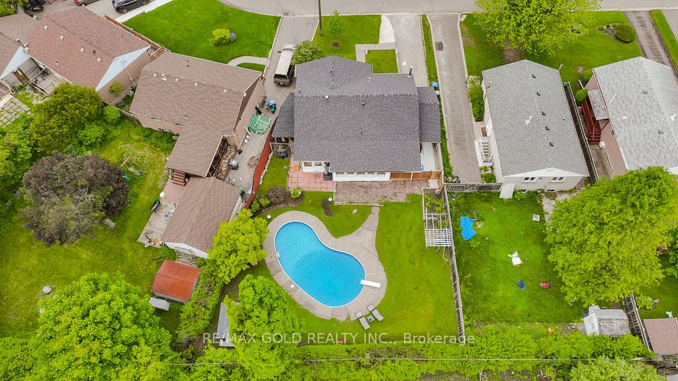 22 Carlyle Crescent