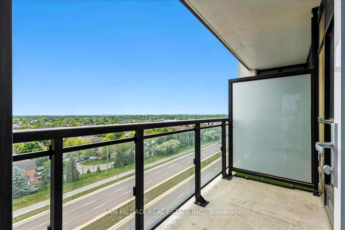 2 Bedrooms Condo at 405 Dundas, Oakville For sale