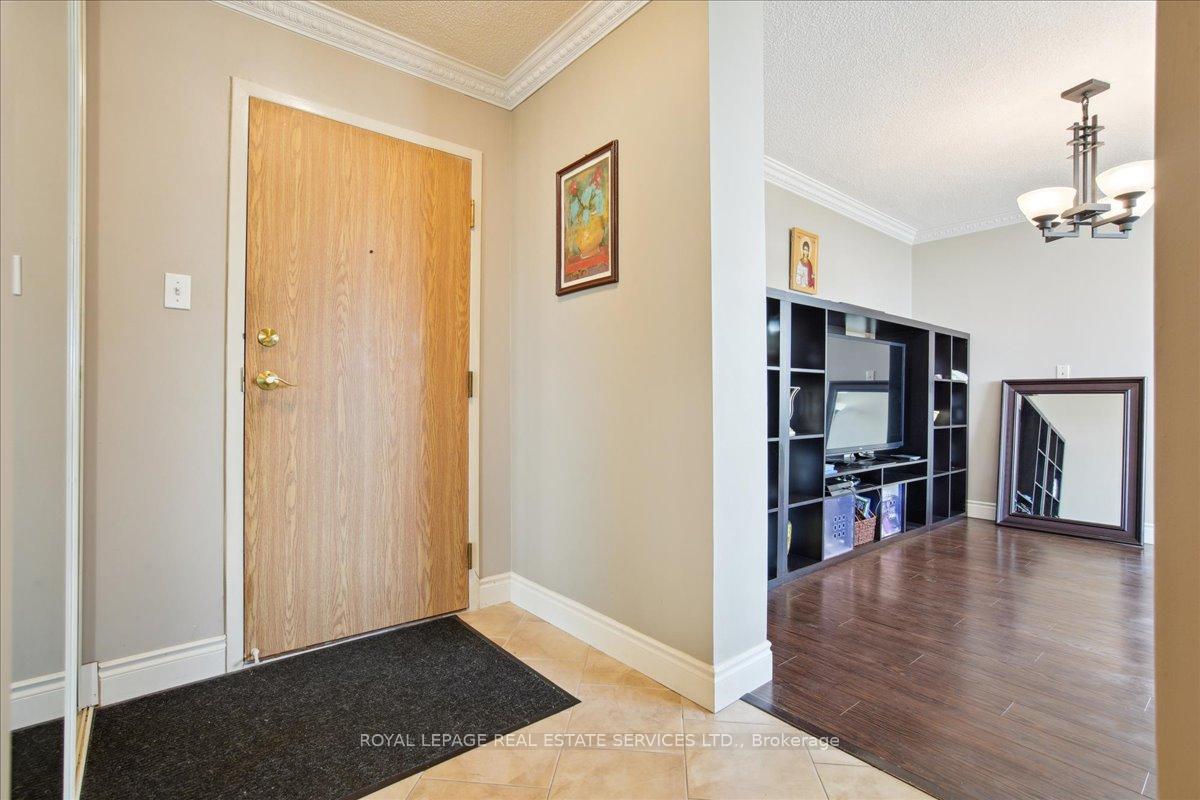 2 Bedrooms Condo at 1360 Rathburn,  Mississauga For sale
